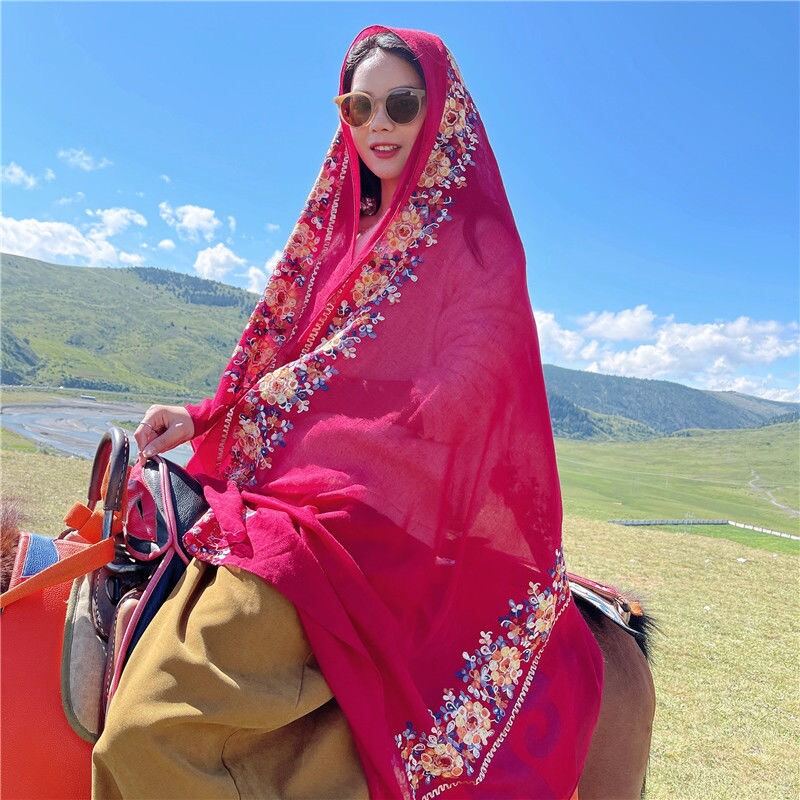 Khăn vintage thêu hoa chất liệu tơ sống