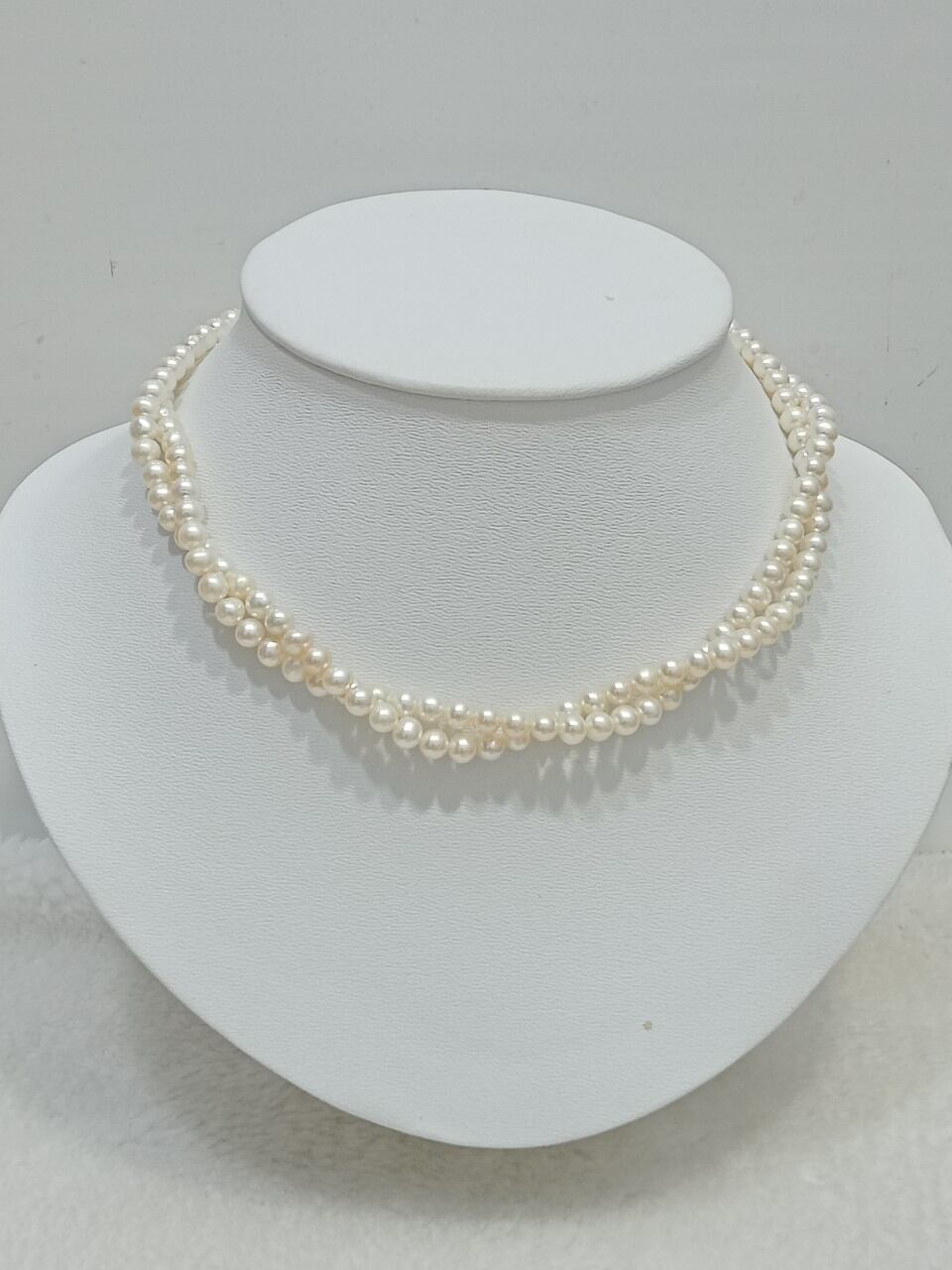 Chuỗi ngọc trai 2 vòng đang nhau