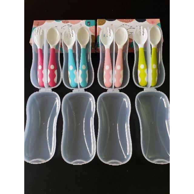 Bộ thìa dĩa silicon uốn cong kèm hộp cho bé