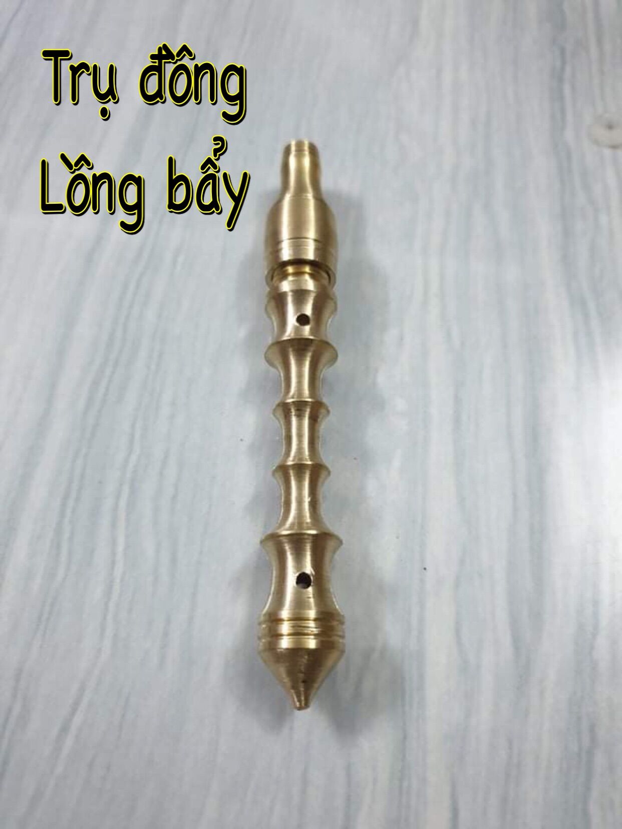 Trụ đồng lồng lụp cu gáy