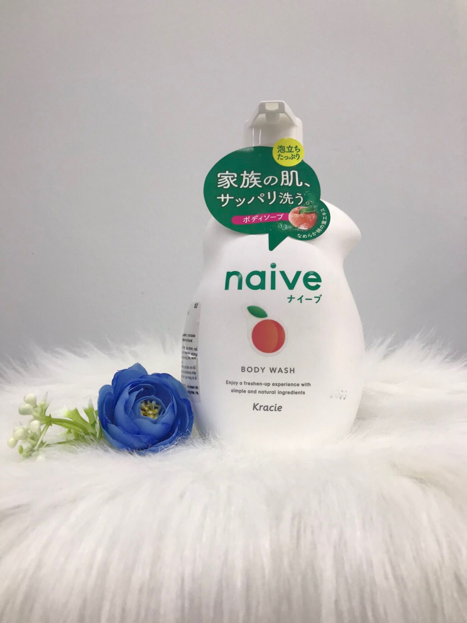 SỮA TẮM NAIVE CHAI LÙN (VỊ ĐÀO) 530ML