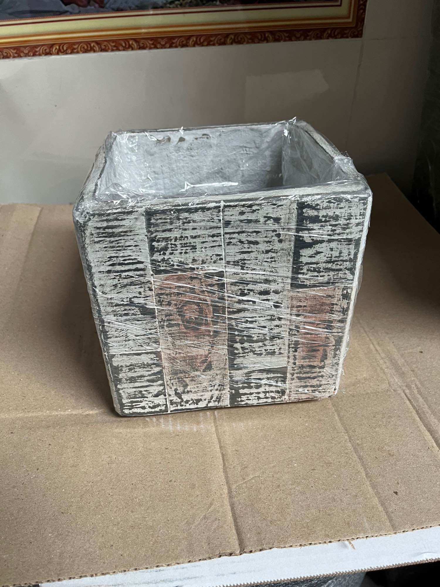 Chậu vuông xi măng nhẹ Vân gỗ đk 17 cm