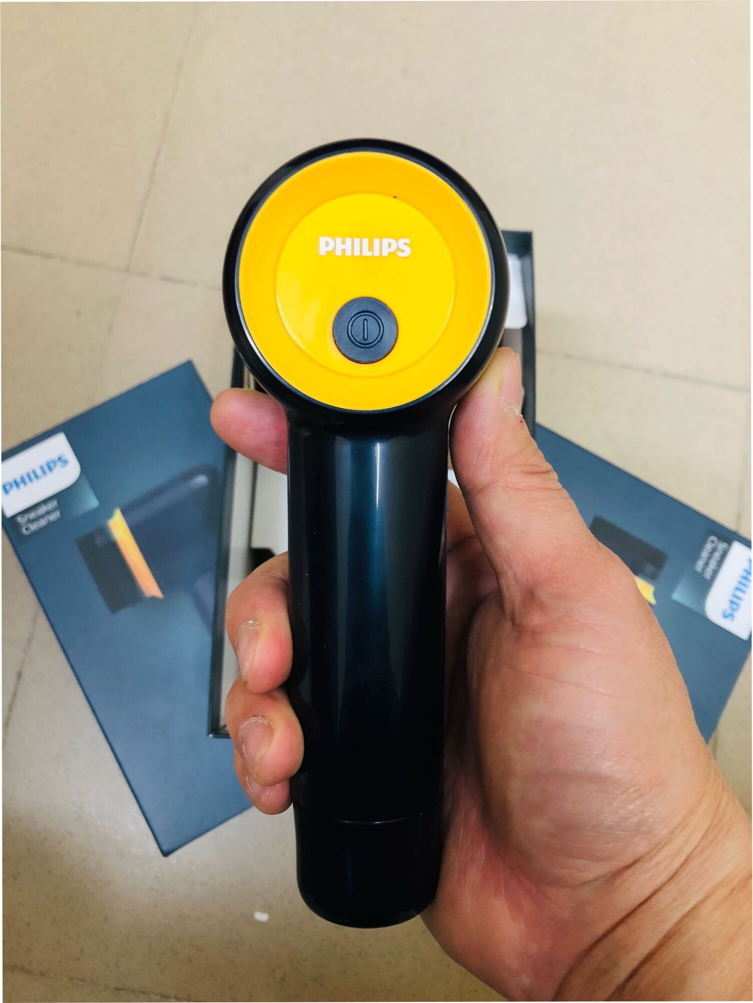 Máy đánh giày chạy pin, cầm tay Philips