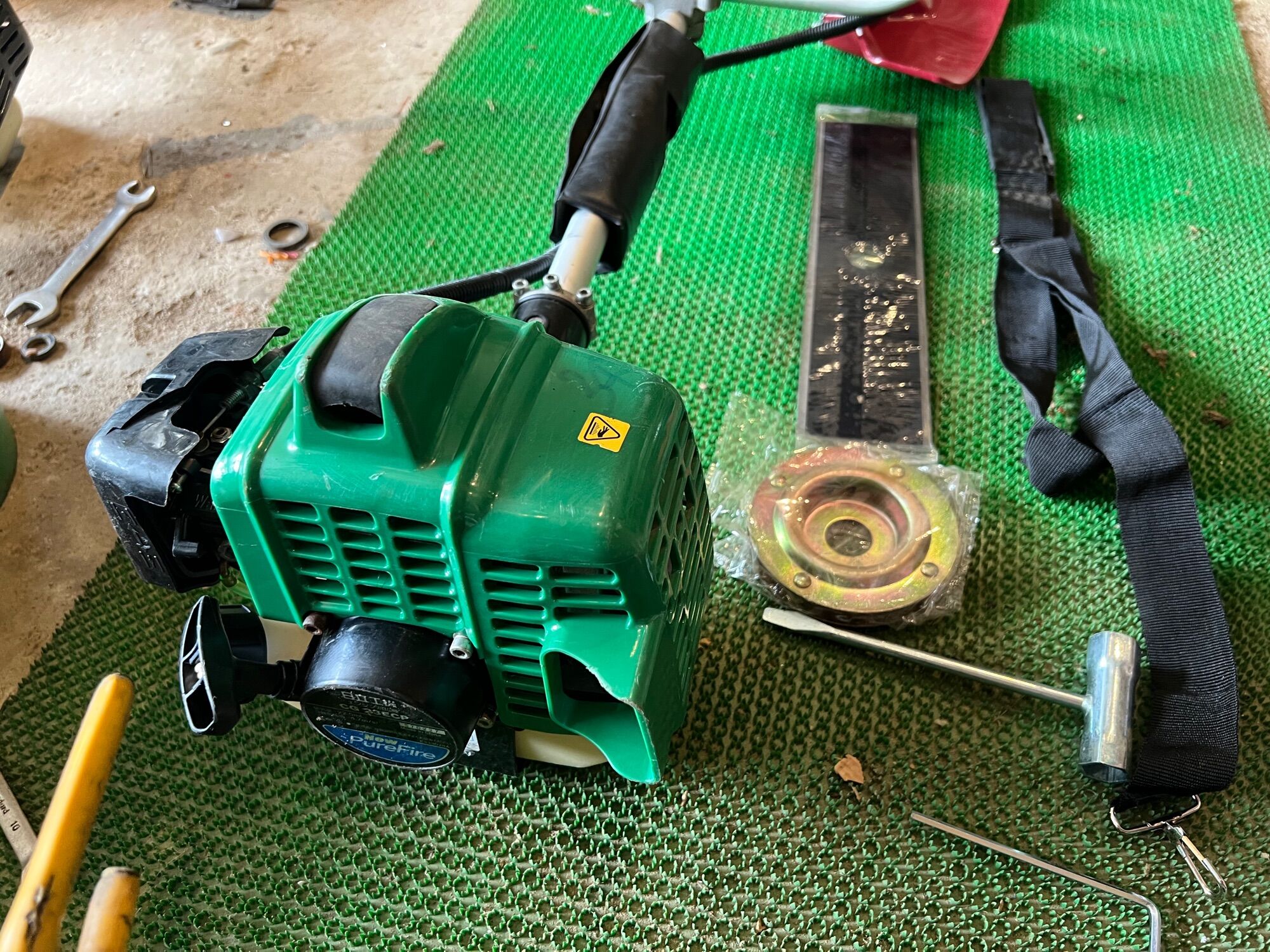 Máy cắt cỏ Hitachi nhật bãi máy nhẹ bền