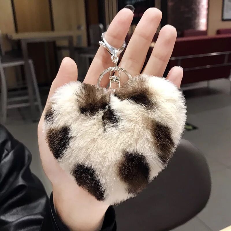 Móc khoá cục bông trái tim