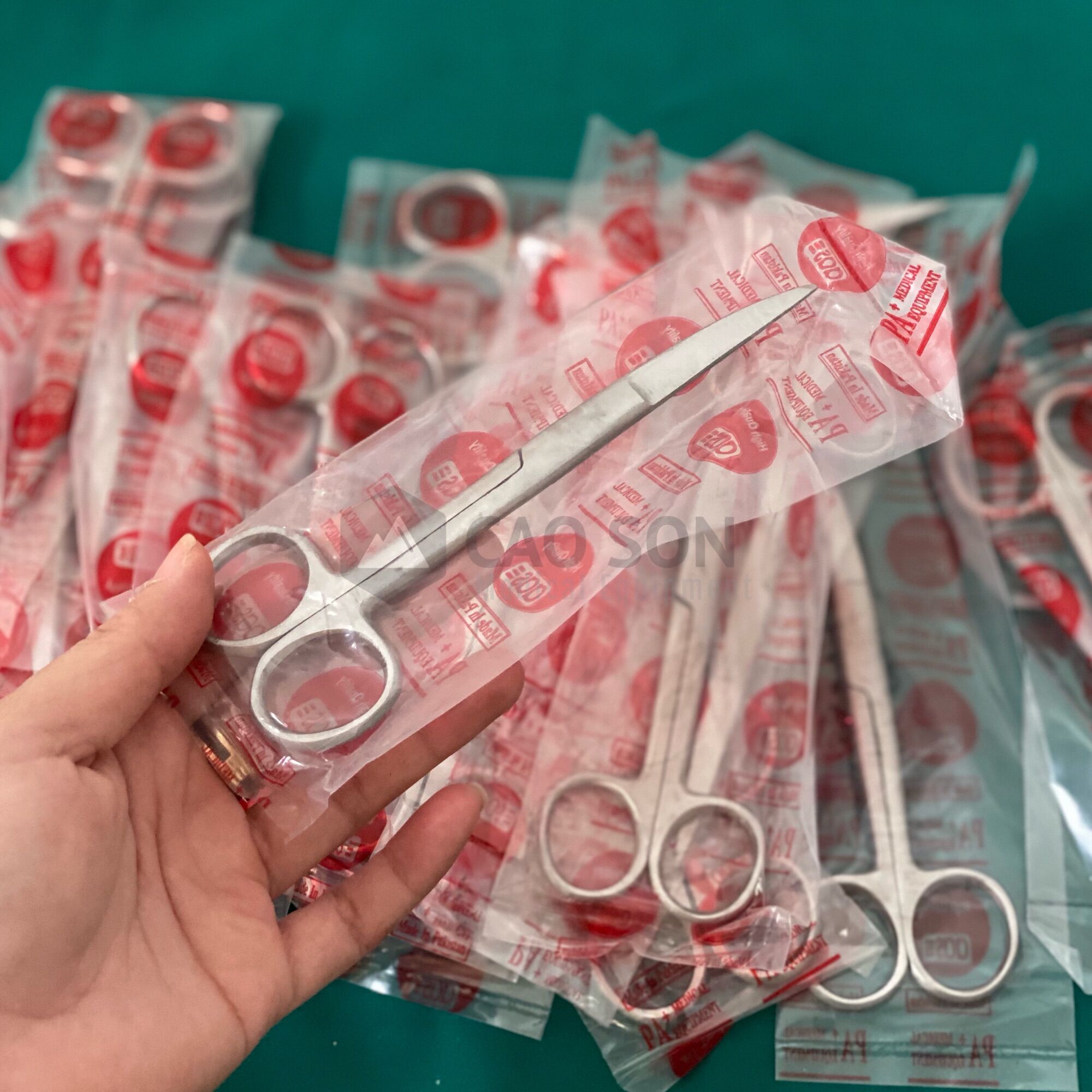 Kéo y tế 14cm cong 2 đầu nhọn