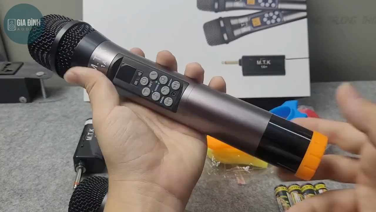 Trọn bộ micro không dây mtk 1a, chỉnh bass, treble, echo ngay trên thân mic