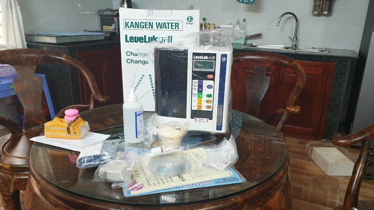 máy lọc nước điện giải leveluk JR 2 máy cho ra 7 loại nước có độ PH từ 2.5 đến 11.5 trọn bộ đầy đủ phụ kiện gồm lọc thô + biển áp chuyển điện + vòi inot + dây van chia đầu nguồn + hướng dẫn sử dụng tiếng việt đầy đủ Giá  38,500,000 Đồng*Miễn phí vận chuyển