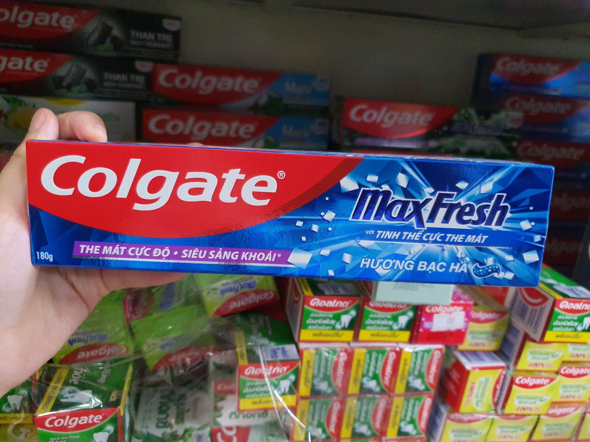 Kem Đánh Răng Colgate Maxfresh 180G (Bạc Hà)