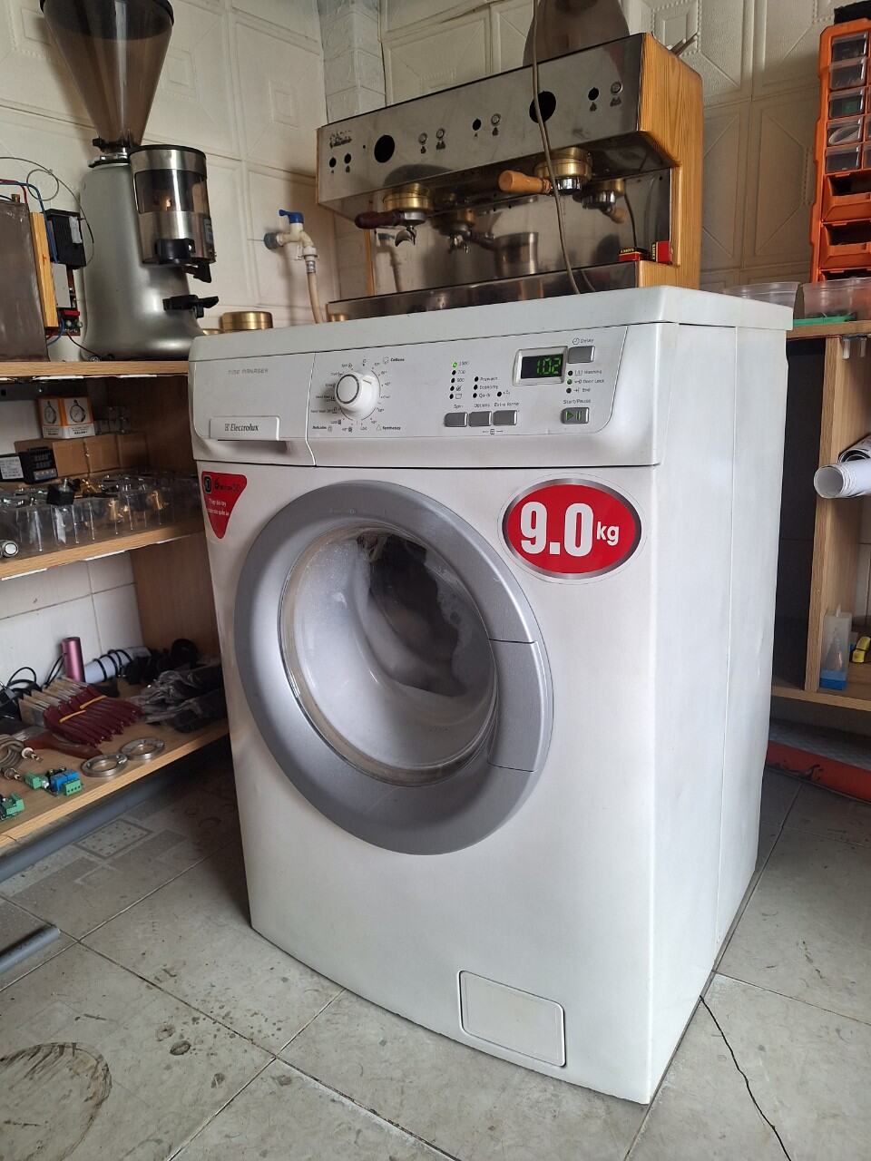 Máy giặt Electrolux 9kg cửa trước đã qua sử dụng.thanh lý lh0923.099.799