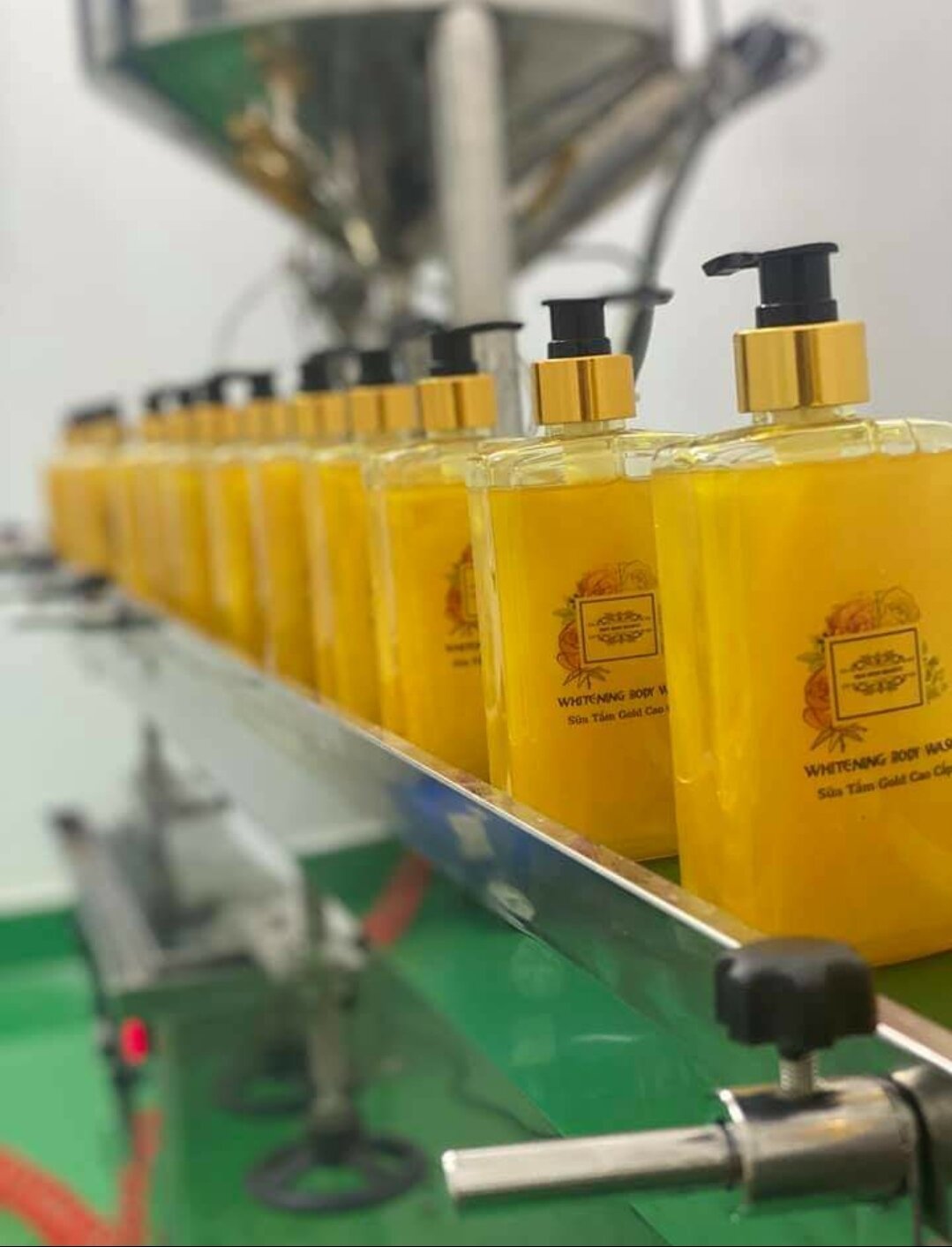 SỮA TẮM KÍCH TRẮNG VÀNG 24K