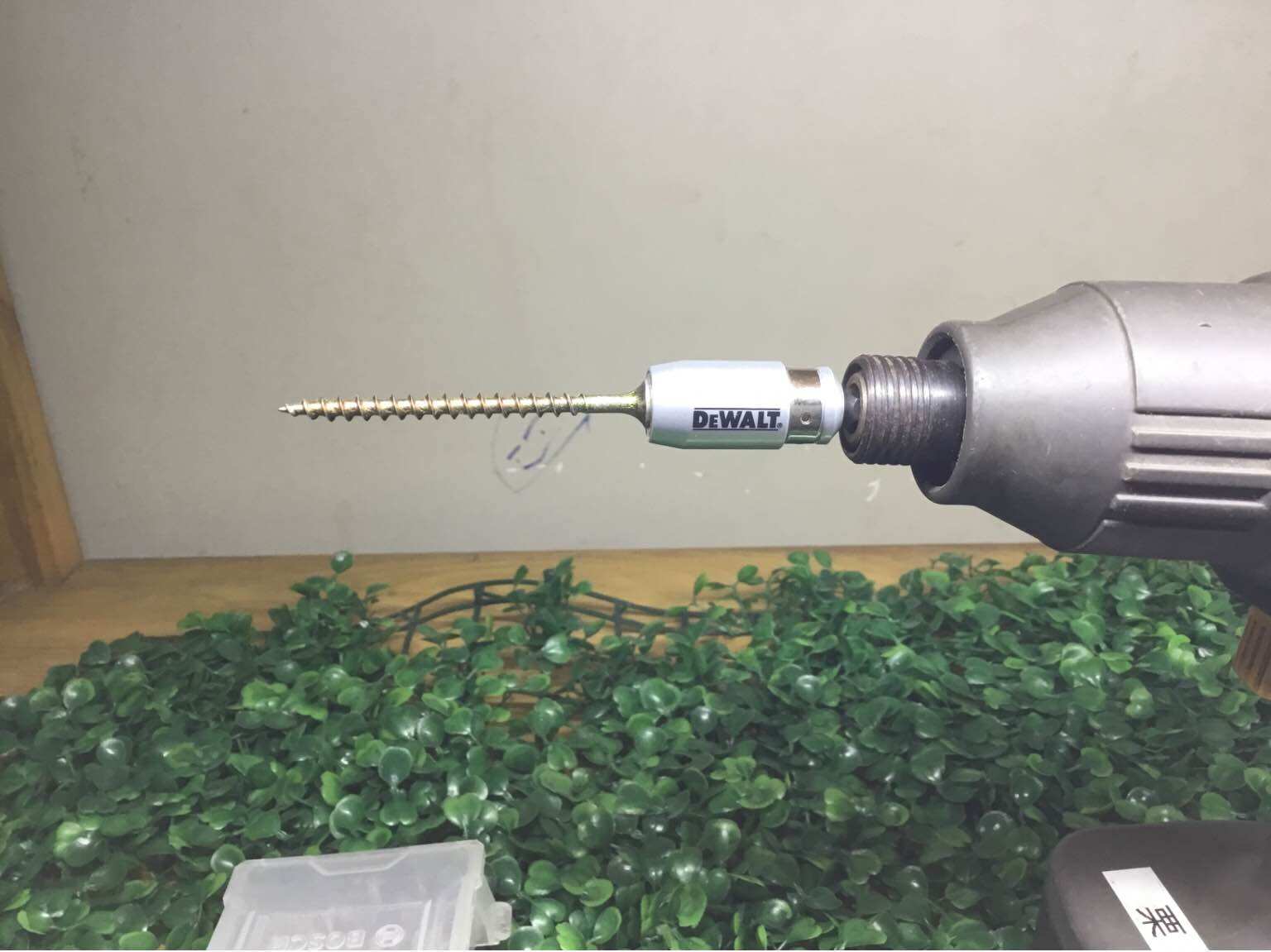 Đầu Trợ Lực Từ DeWalt Cho Mũi Vít + 1 Mũi 5,8cm