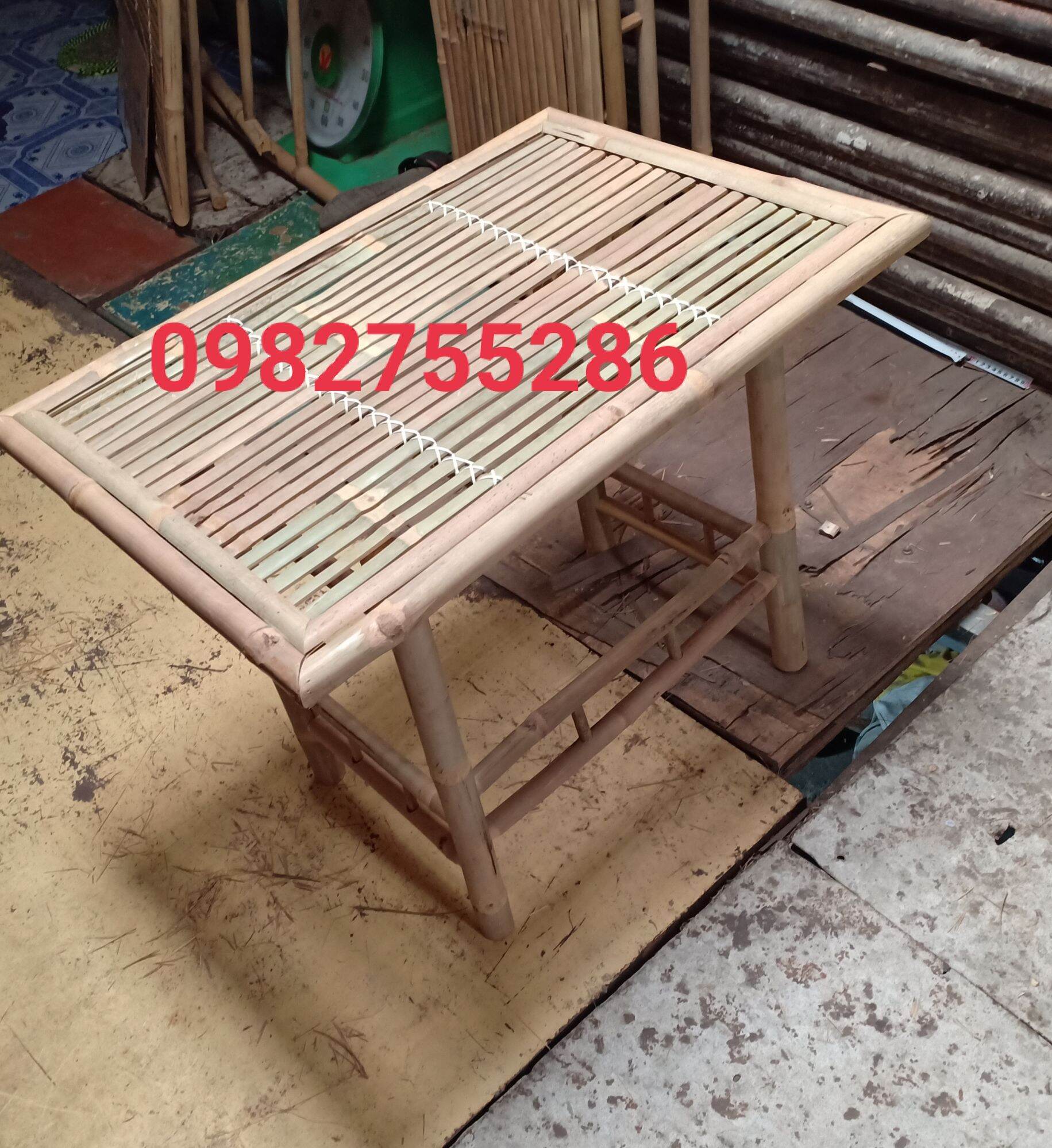 Bàn tre chân cố định