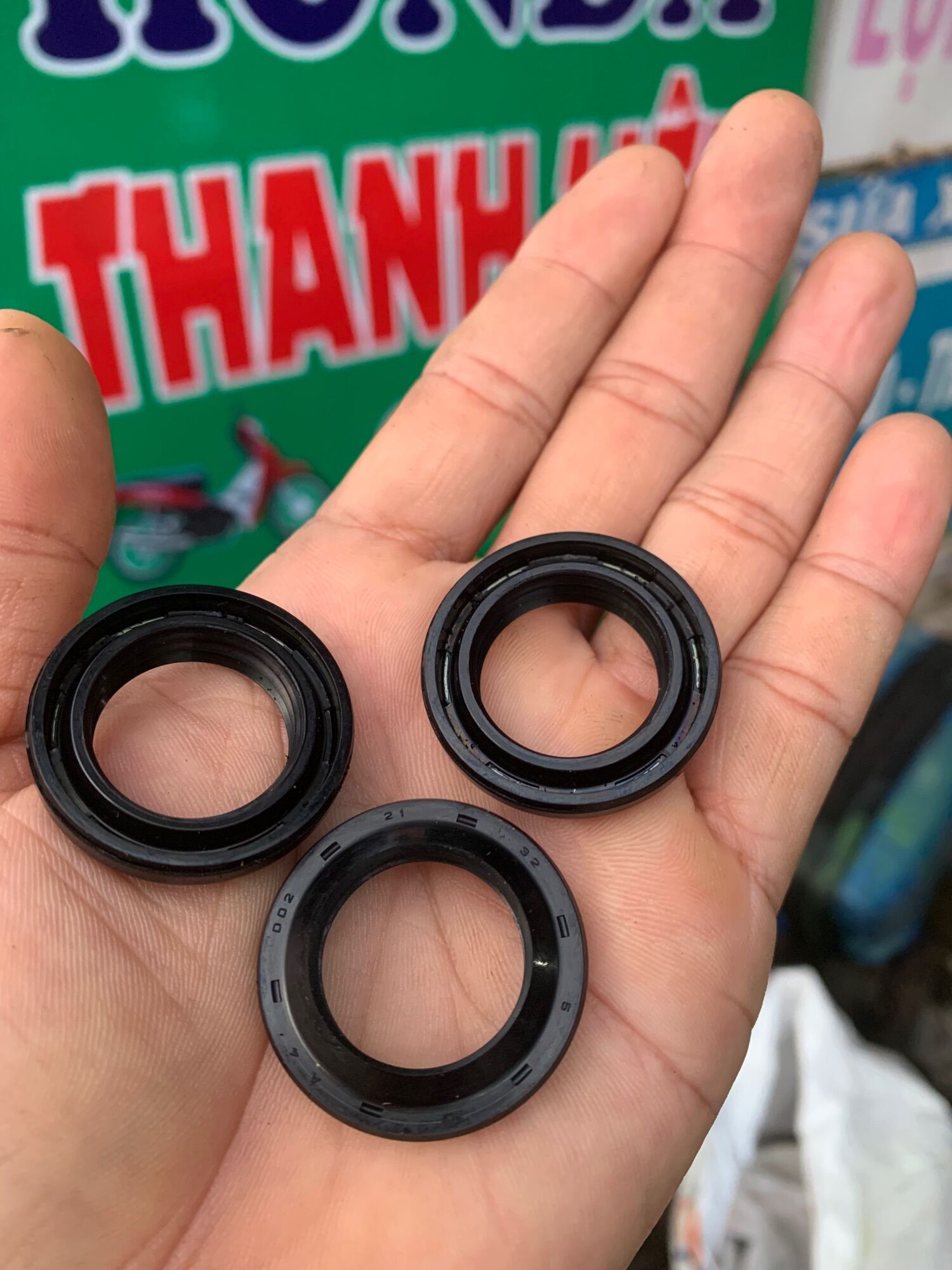 Phốt đùm trước Ab