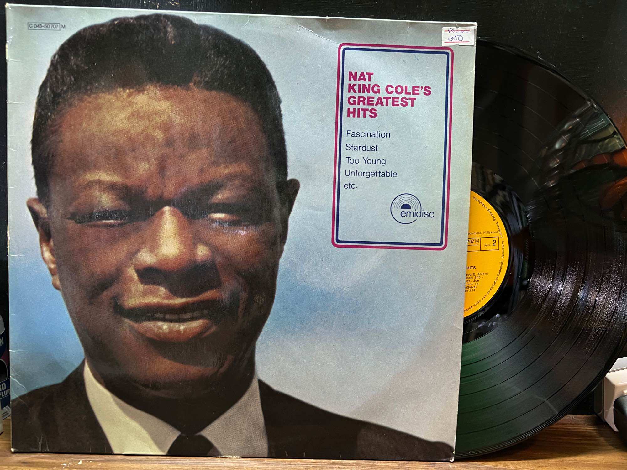 Đĩa than vinyl Vocal Jazz kinh điển : của nghệ sĩ Nat King Cole
✅Album : Nat King Cole's Greatest Hits
👉Các ca khúc tiêu biểu: Bản tình ca bất hủ Unforgettable, cùng các tác phẩm nổi tiếng khác