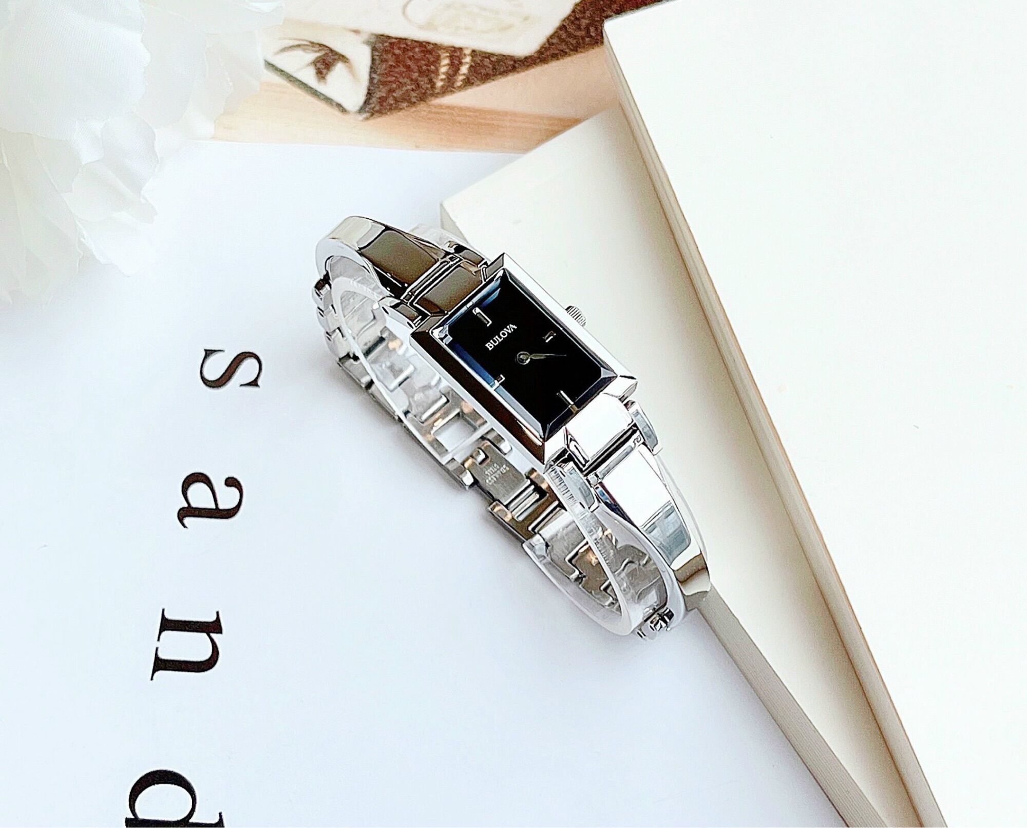 Đồng hồ nữ Bulova, size 20x15mm