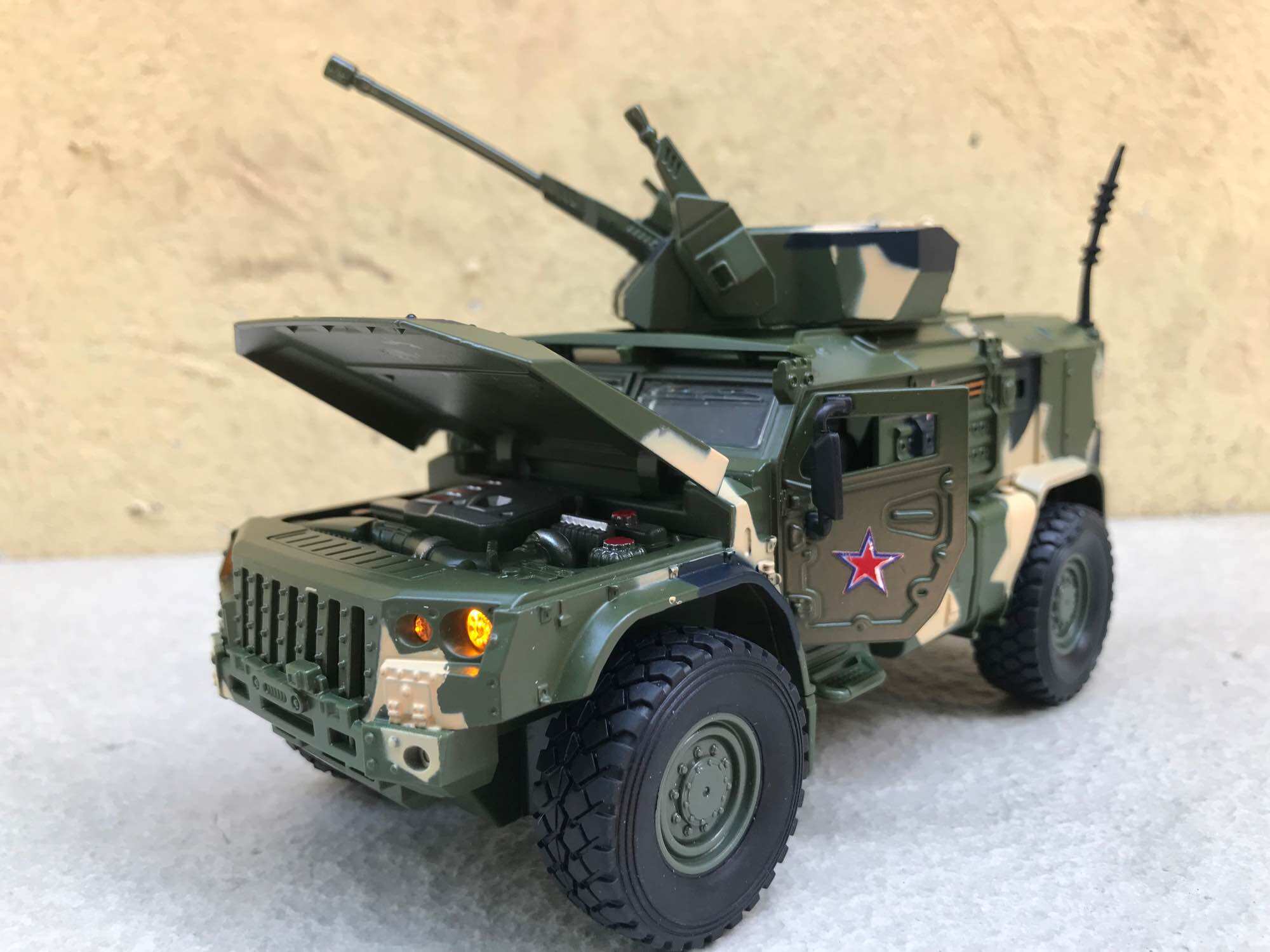 Mô hình xe quân sự bọc thép typhoon vdv nga 1:32