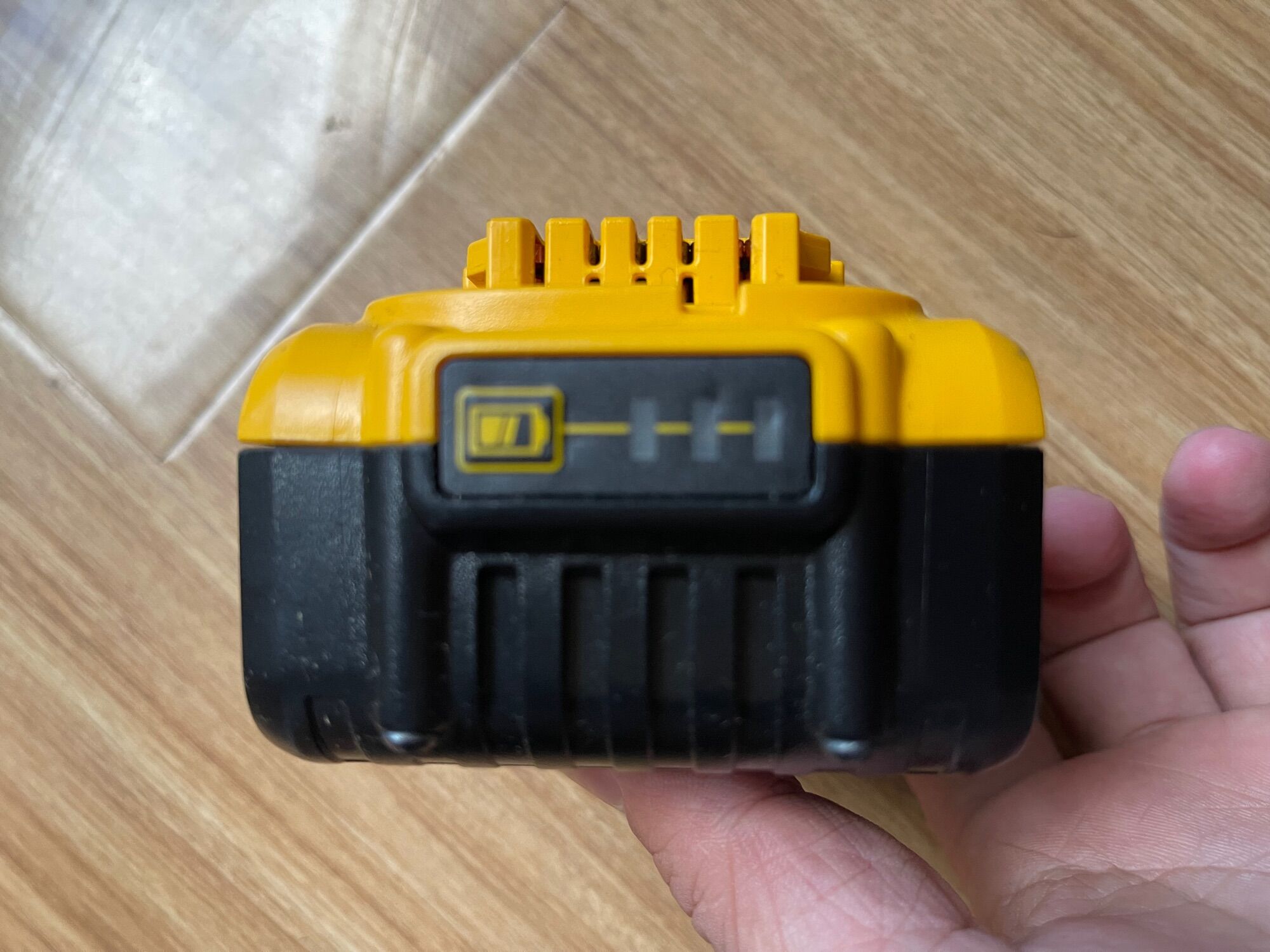 Pin dewalt 20v 4ah hàn quốc