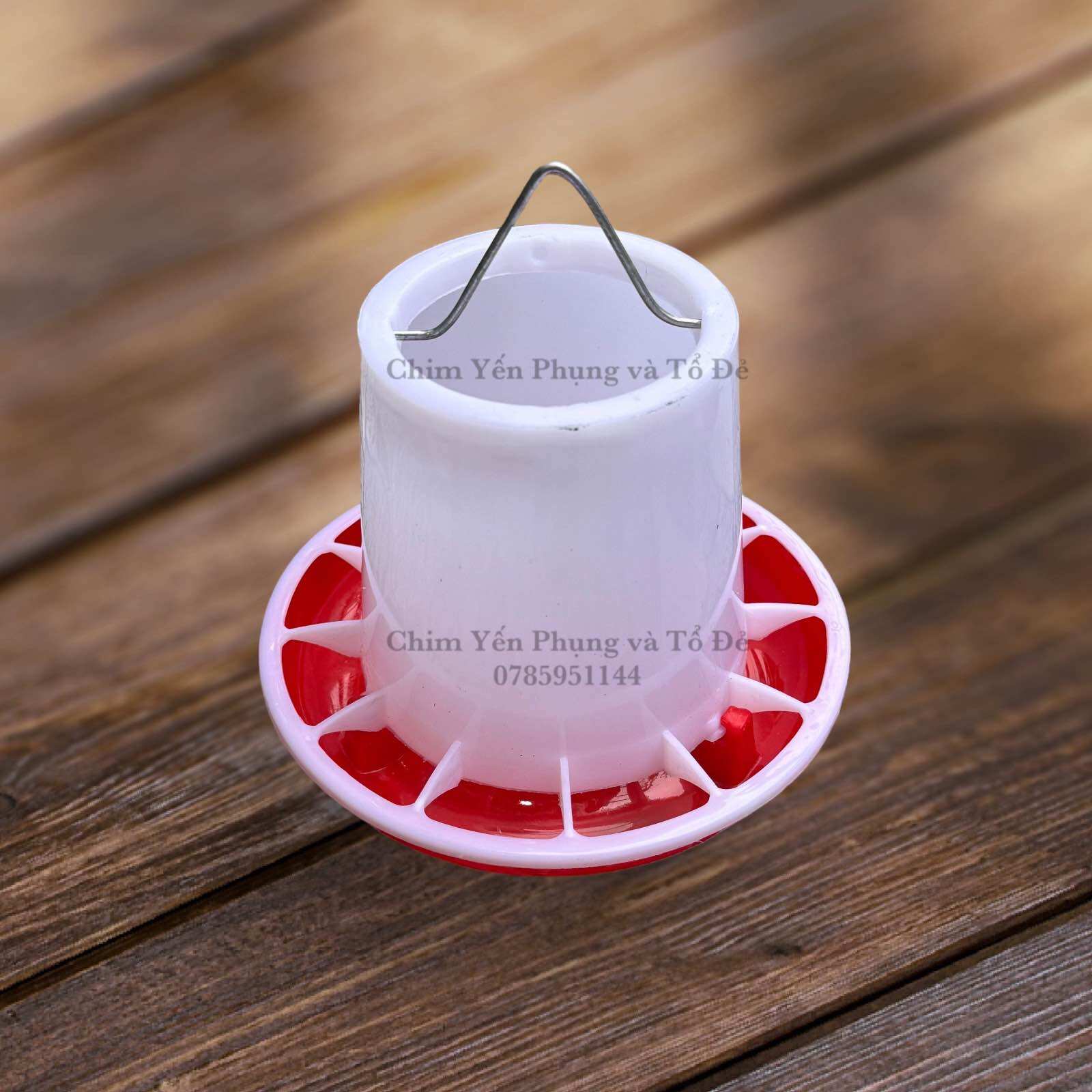 Máng ăn nhựa chống bới cho Gia Cầm - có móc treo.