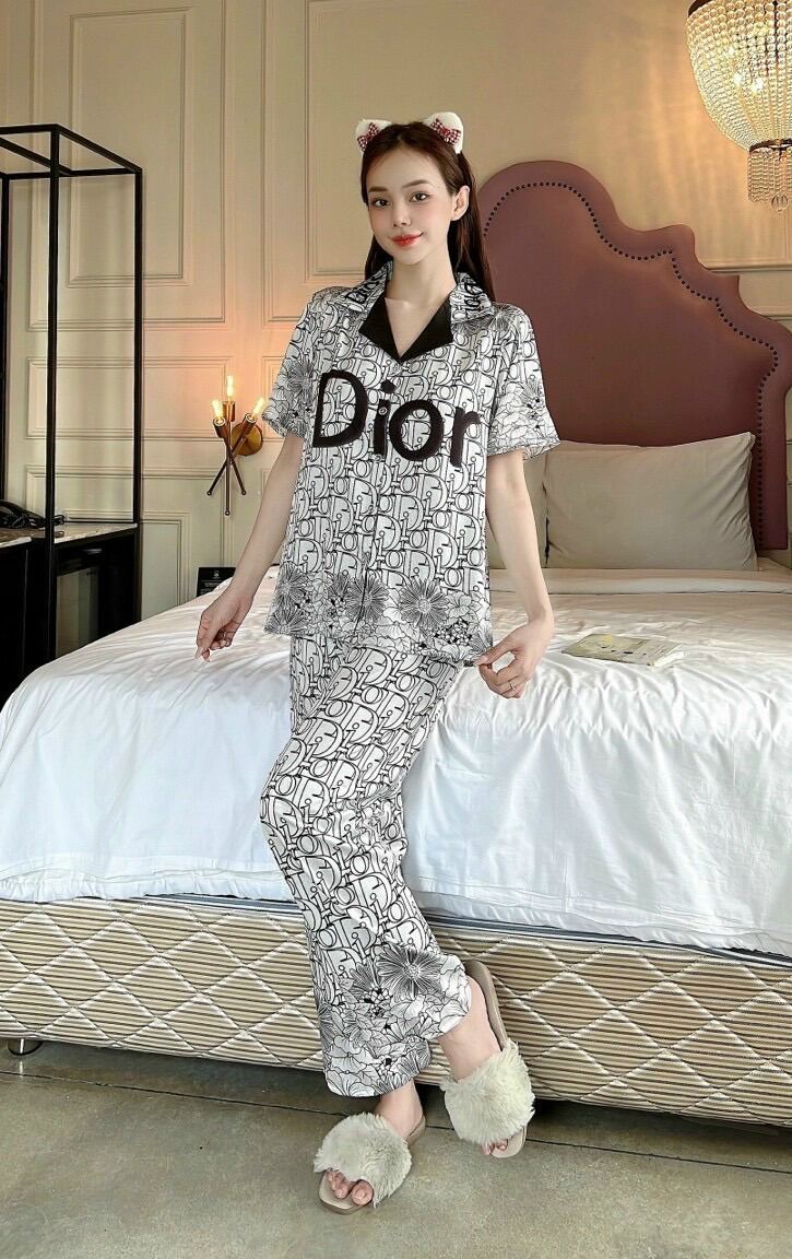 Bộ pijama dài chữ Dior Choco  pighousevn