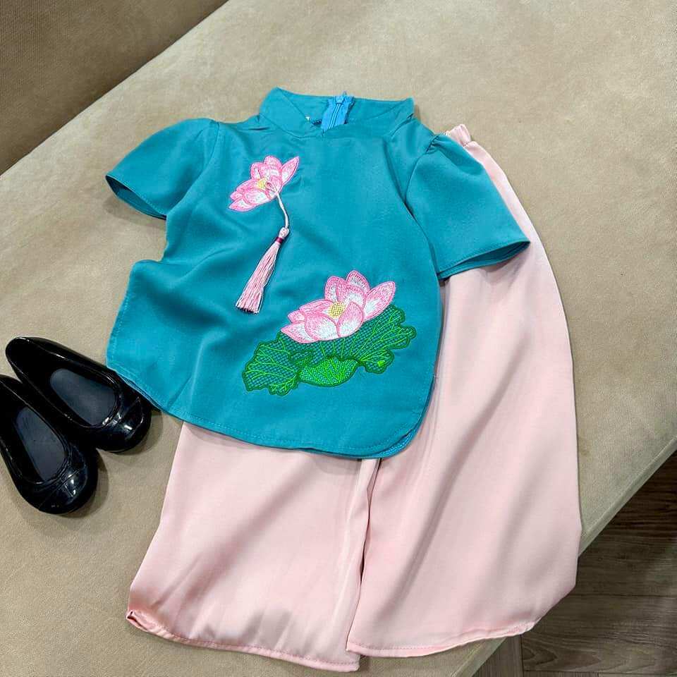 Lotus Three-Piece Set for Babies 10-30kg