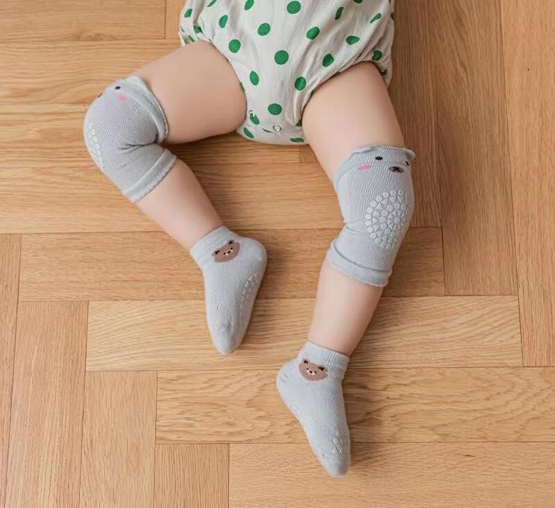 Set vớ + tất tập bò cho bé chống trợt
