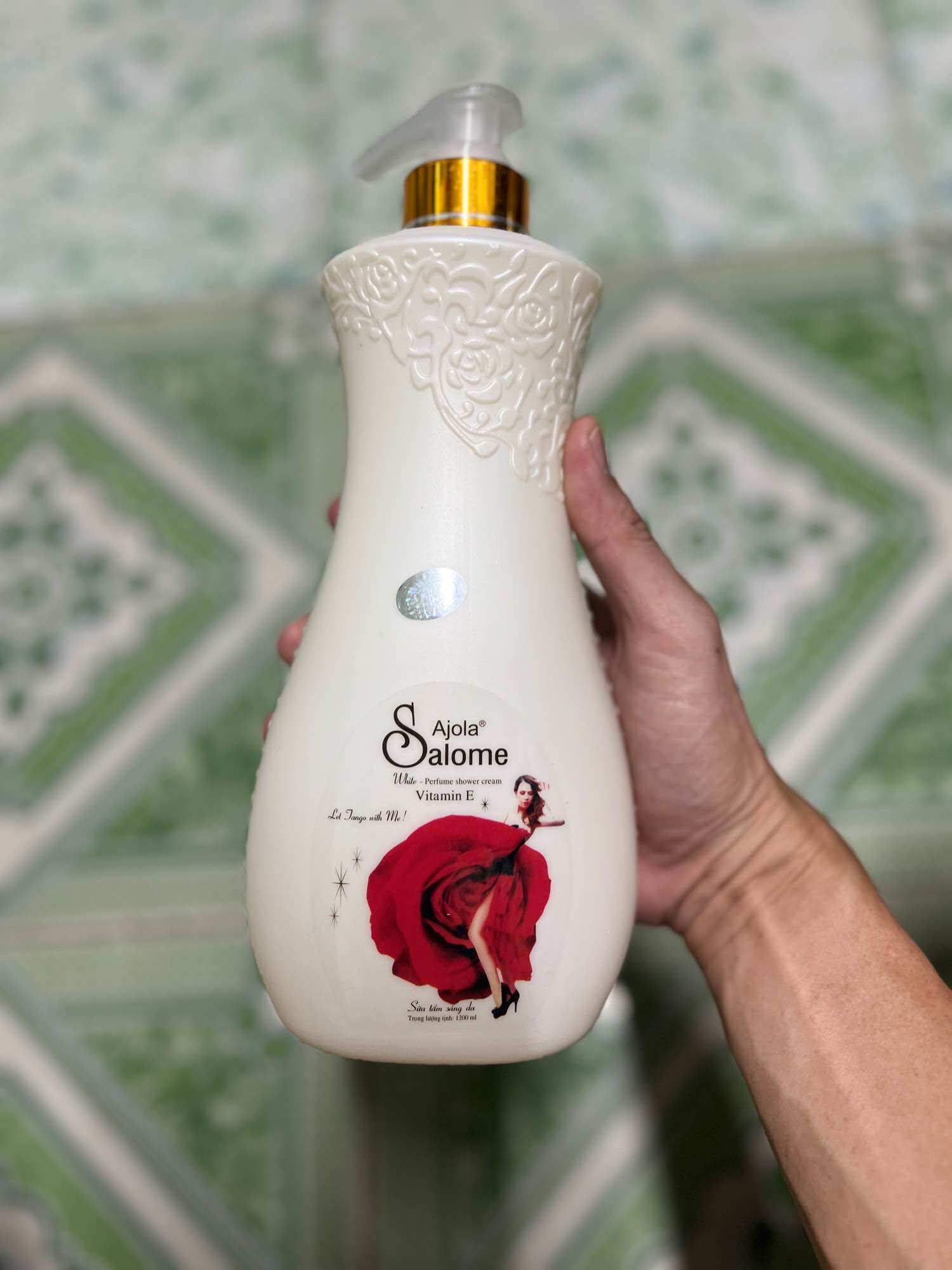 SỮA TẮM NƯỚC HOA MỊN DA SALOME 1000ml