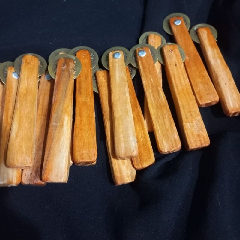 Đồng xu cạo gió cán gỗ (dài 10cm)