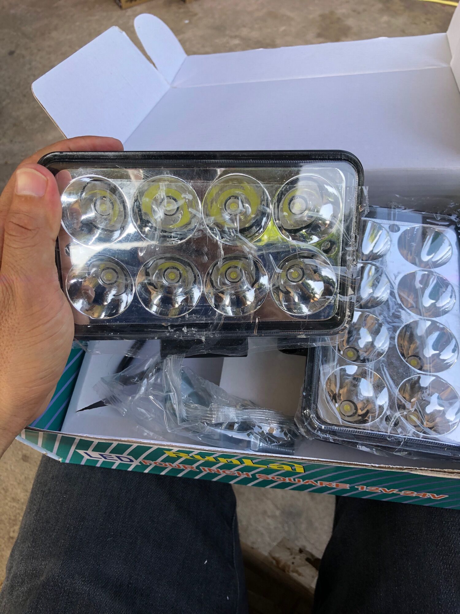 Đèn led siêu sáng 8 bóng runlai giá 1 hộp 2 cái