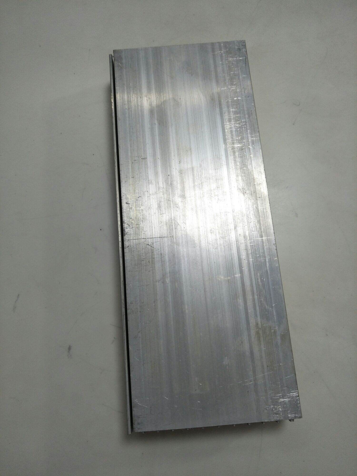 nhôm 12 cánh, dài 29 cm, cao 11 cm
