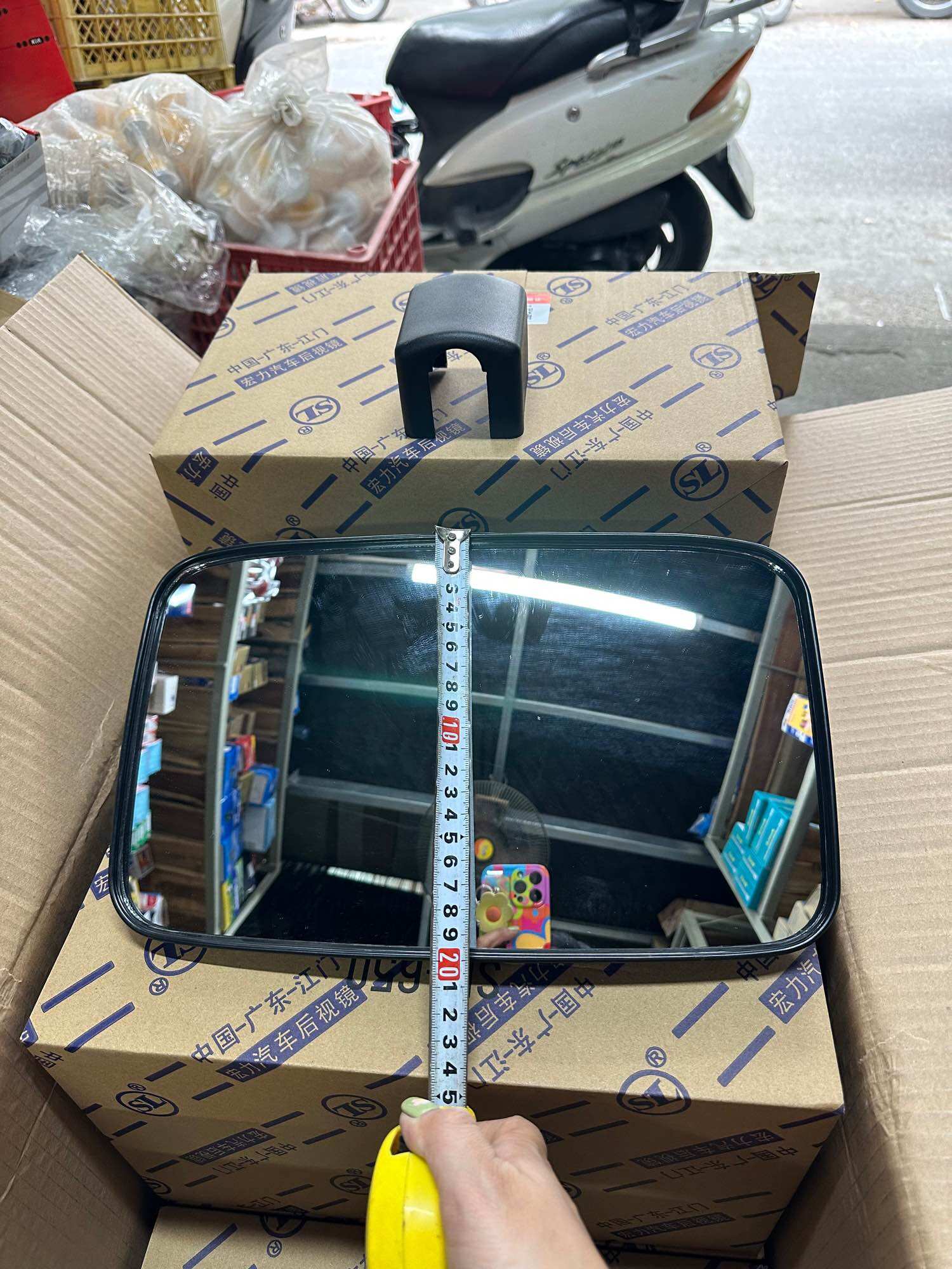 Gương chiếu hậu oto 650 SL