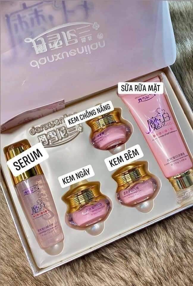 Kem Hoàng Cung Hồng date mới hàng xịn (Tặng bộ 3 kem nhỏ) hàng chuẩn công ty tác dụng làm trắng da mờ nám se khít lỗ chân lông cực hiệu quả. Khách hàng sẽ thấy tác dụng chỉ sau 1 tuần sử dụng ạ 🌹🌹☺️☺️