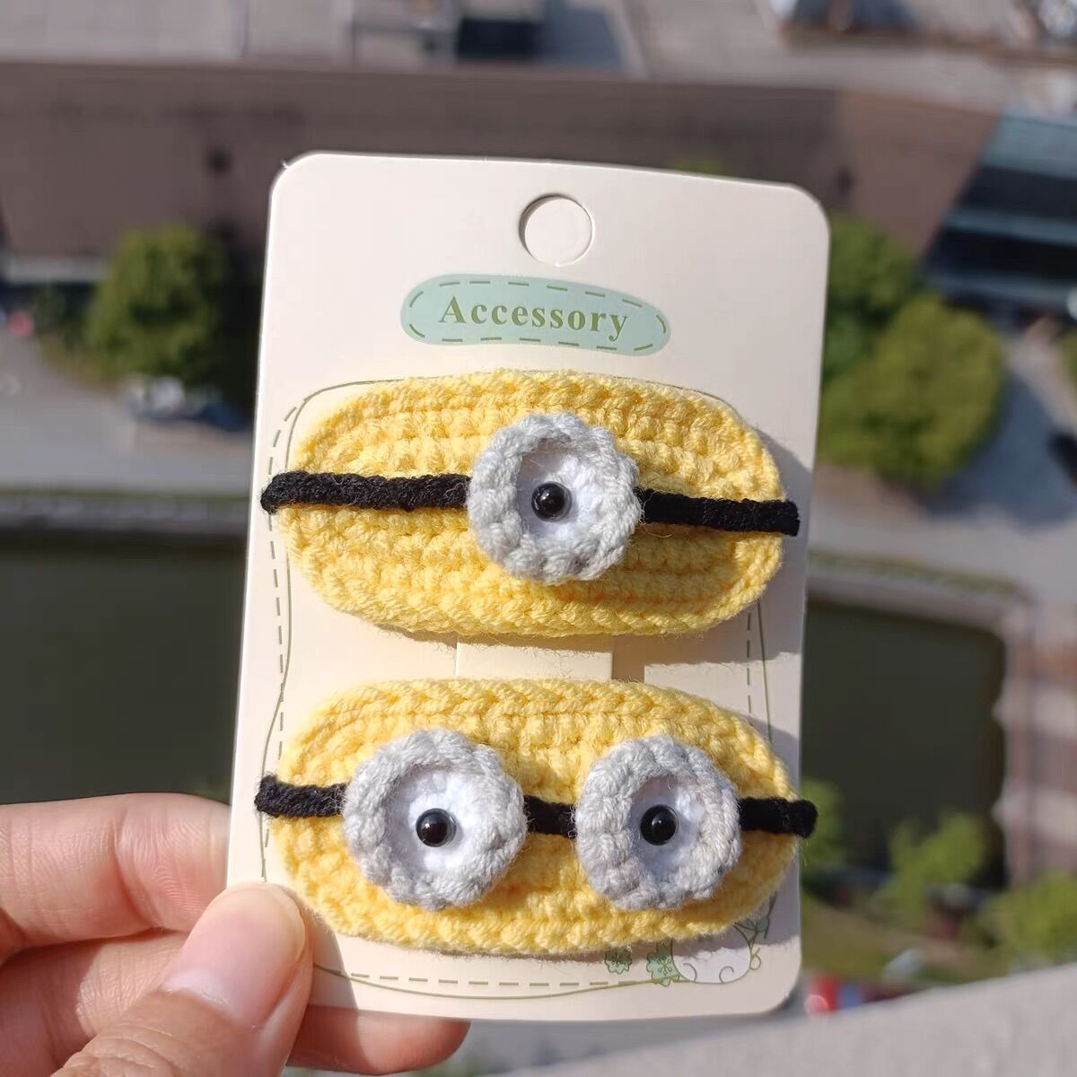 Kẹp tóc hình Minion bằng len handmade