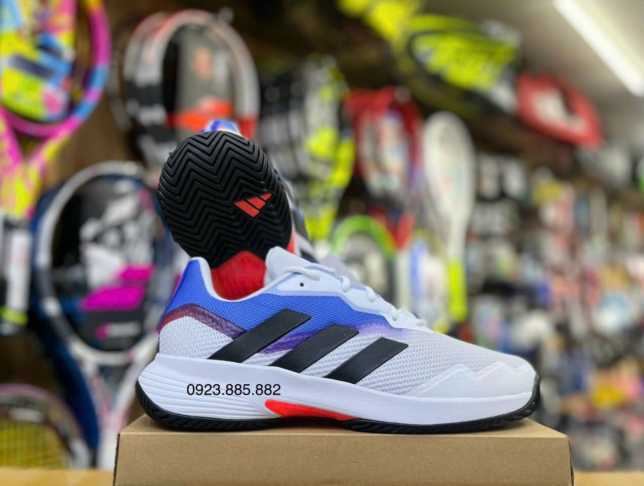 Giày tennis Adidas court jam control