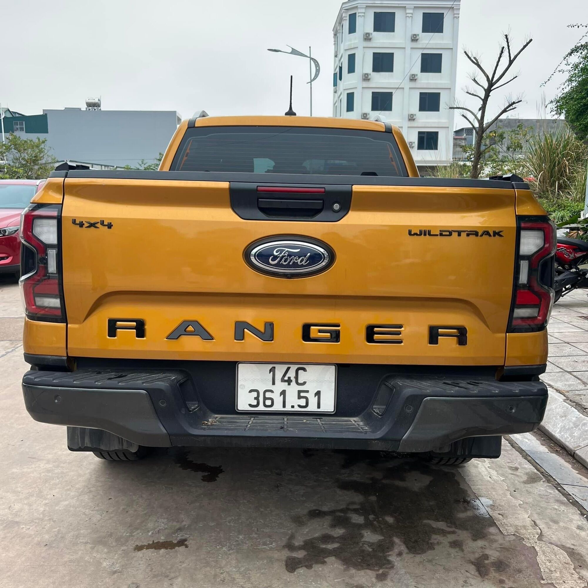 Chữ Ranger dán bửng ford ranger 2023.