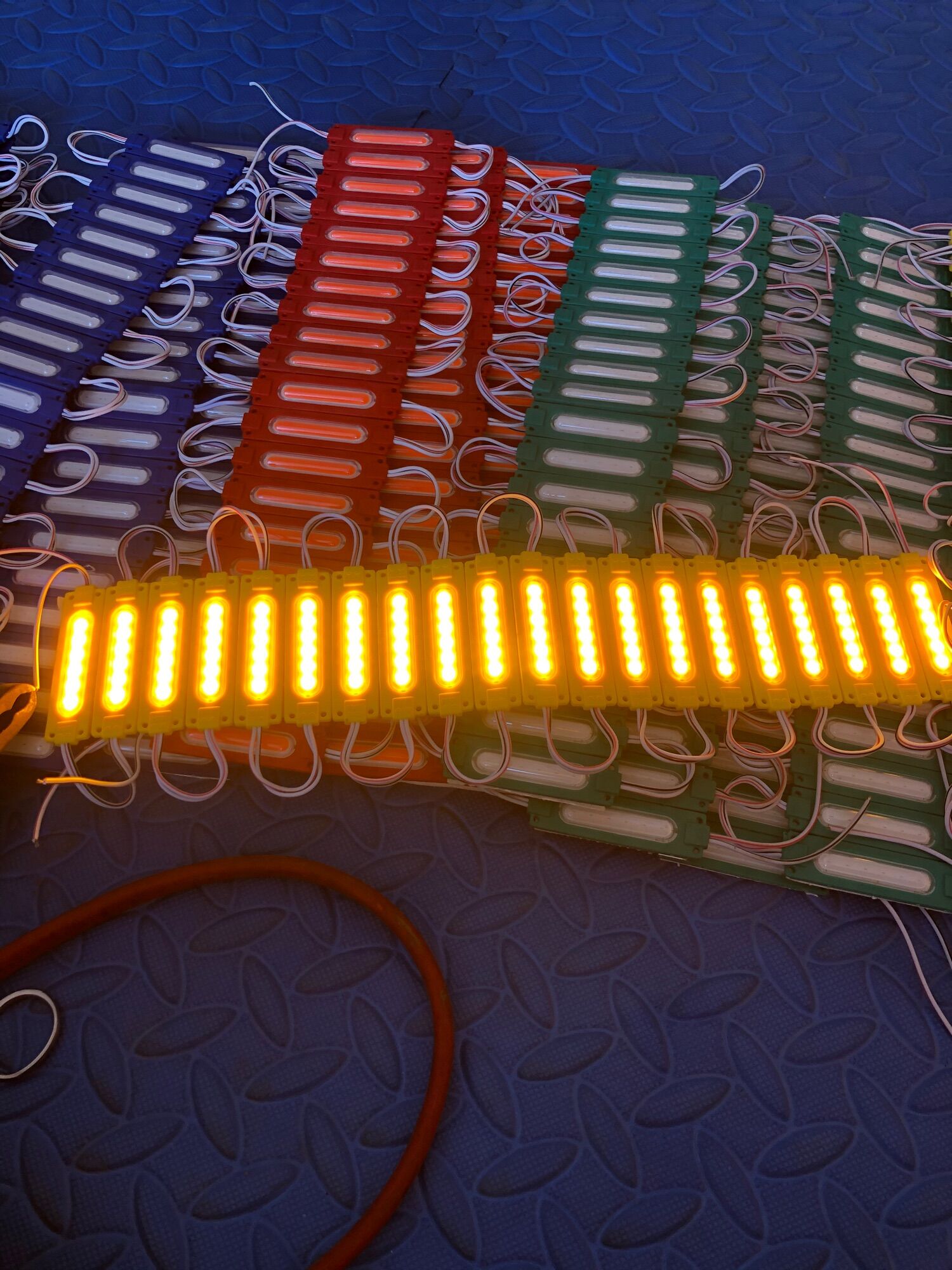 Led Hắt 6 Bóng COB Siêu Sáng Chống Nước (Vỉ 20 thanh)