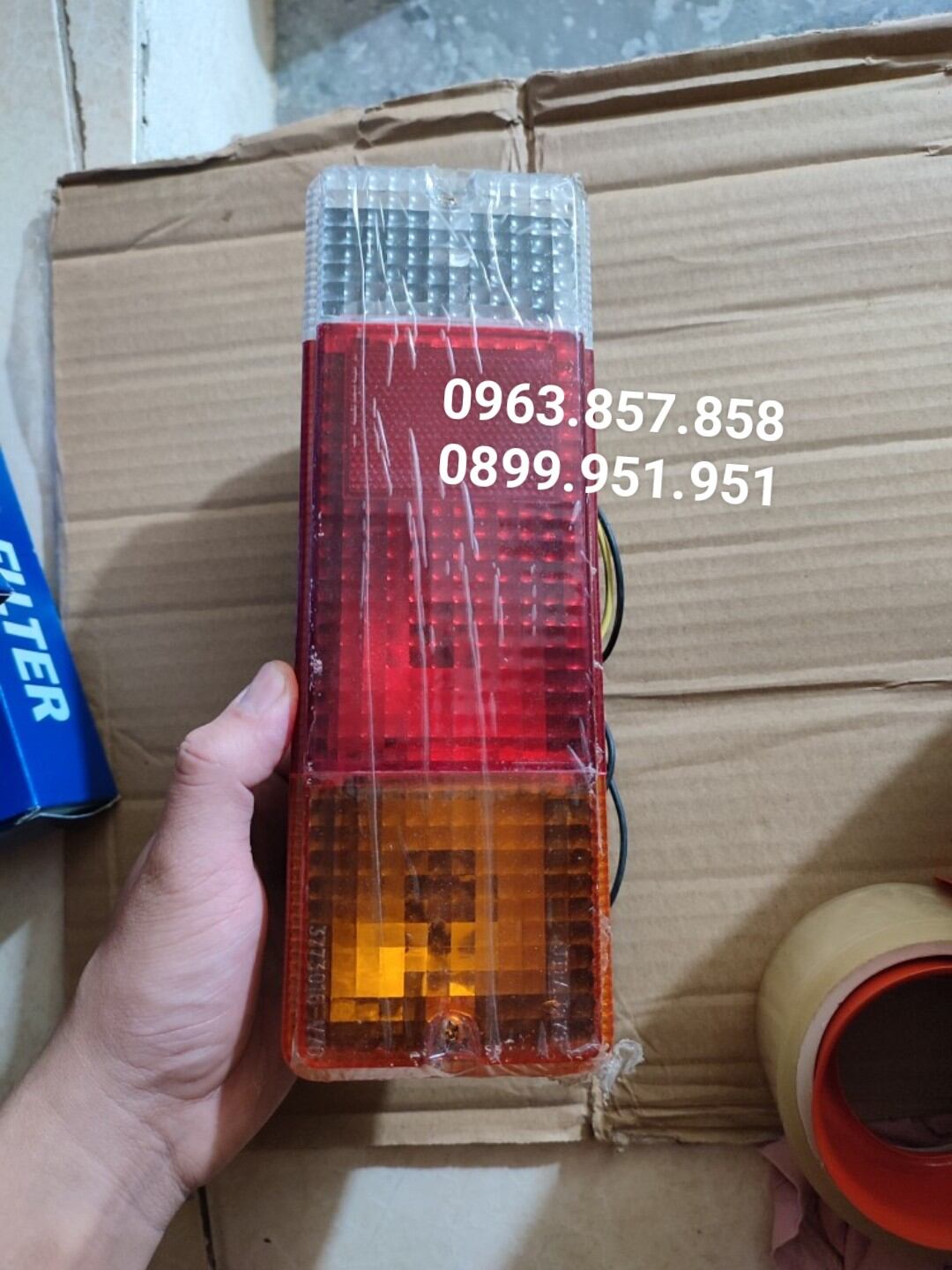 Đèn hậu giải phóng 810 kg