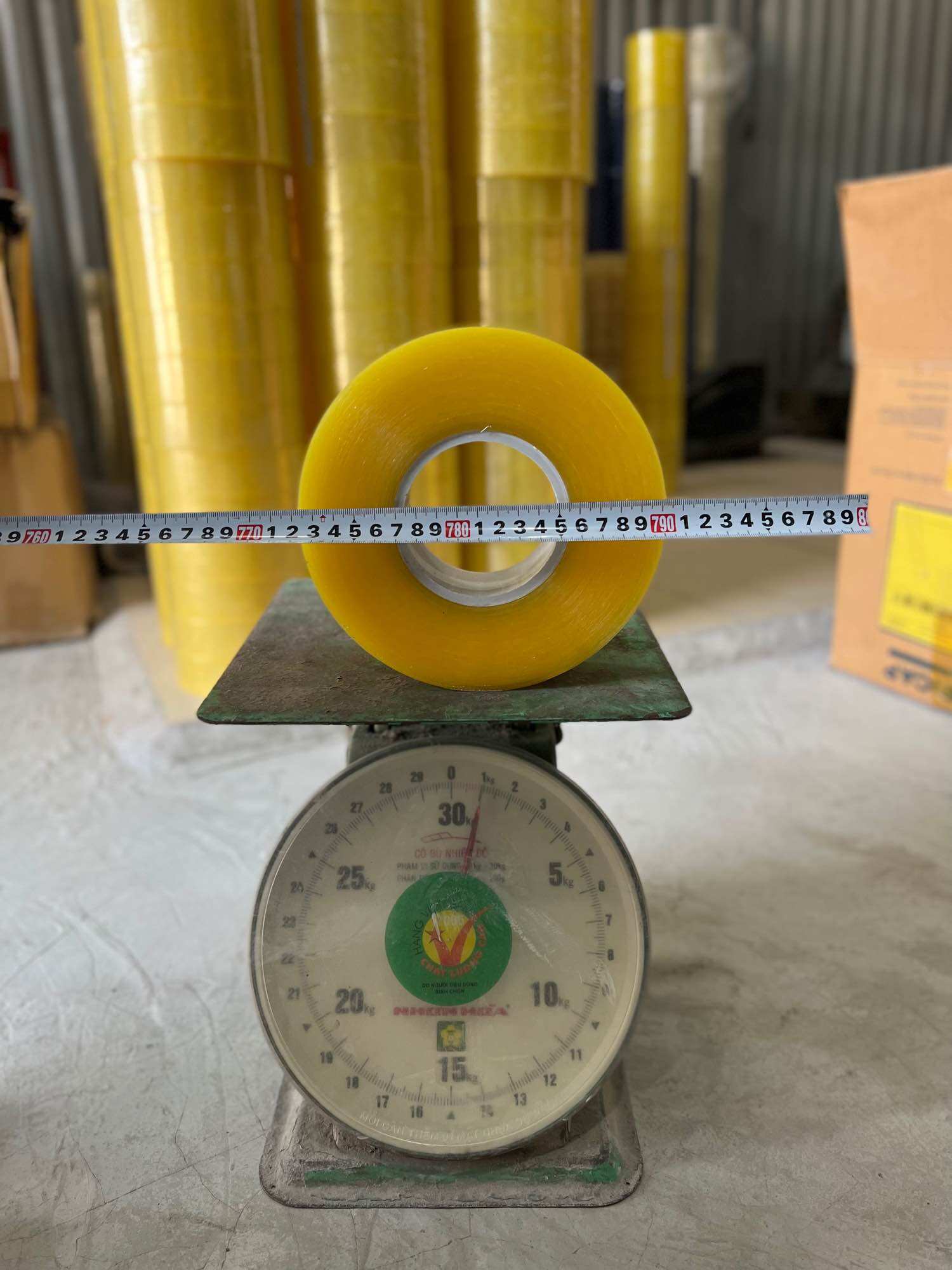 Băng dính trong 0,5kg/cuộn