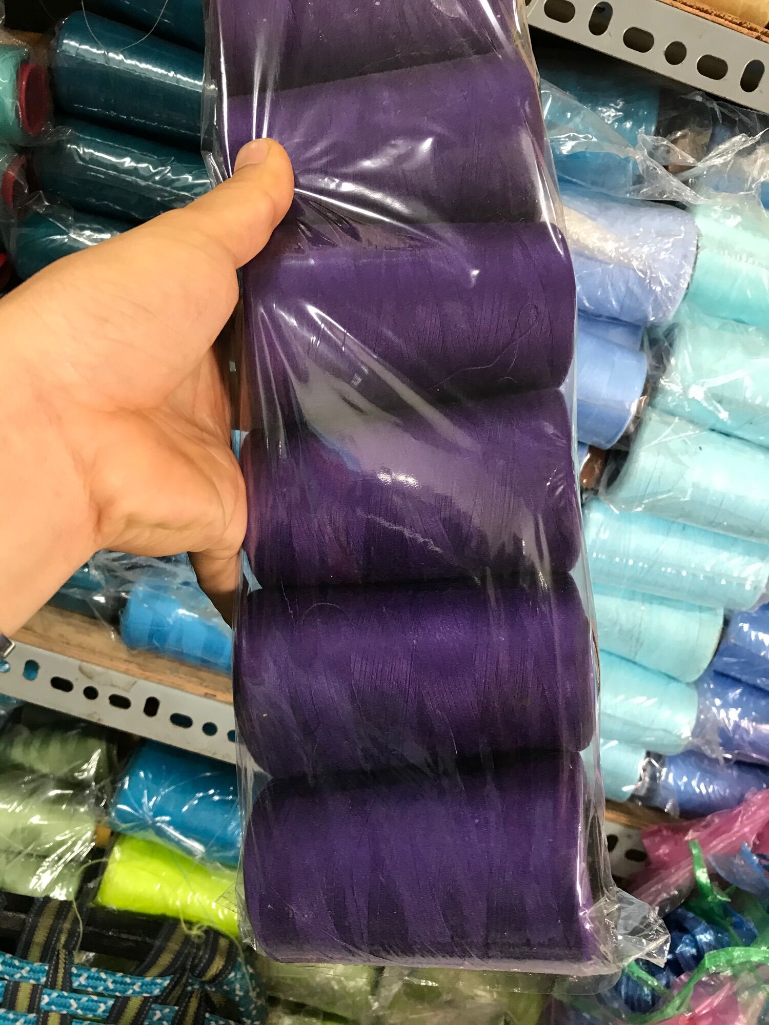 [HCM]12k/cuộn chỉ may 40/2 màu tím huế