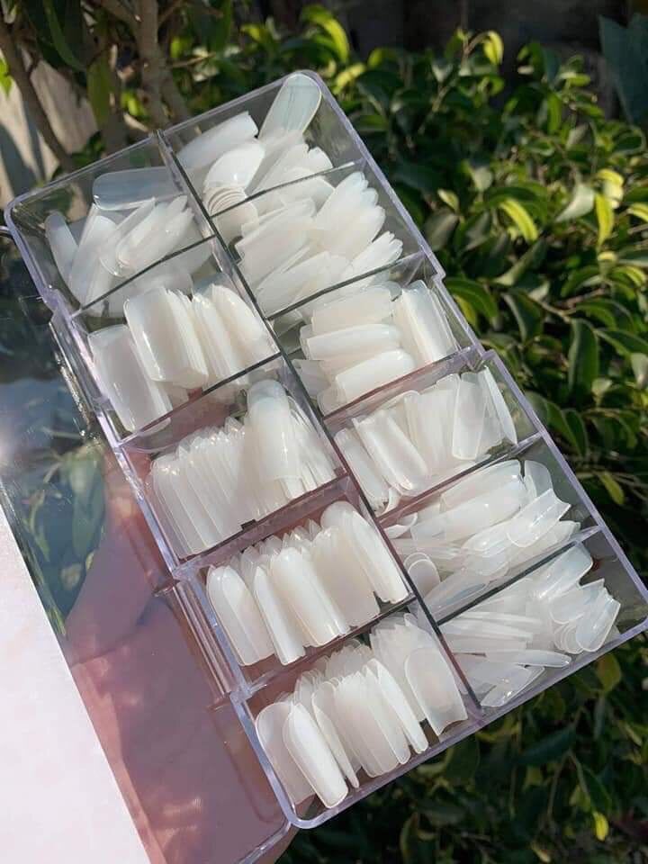 Móng úp tay màu đục hôp 500 mong
