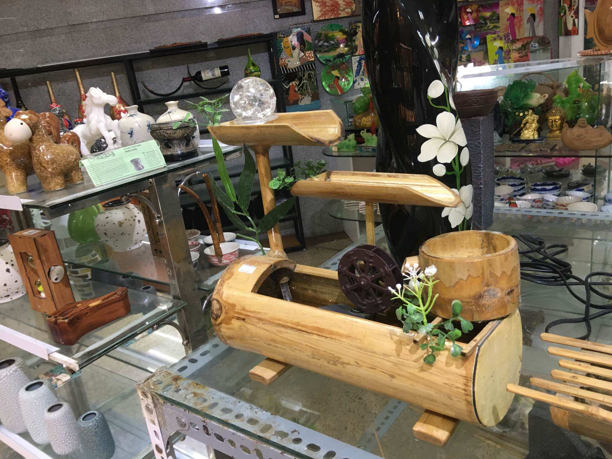 Thác nước phong thuỷ bằng tre