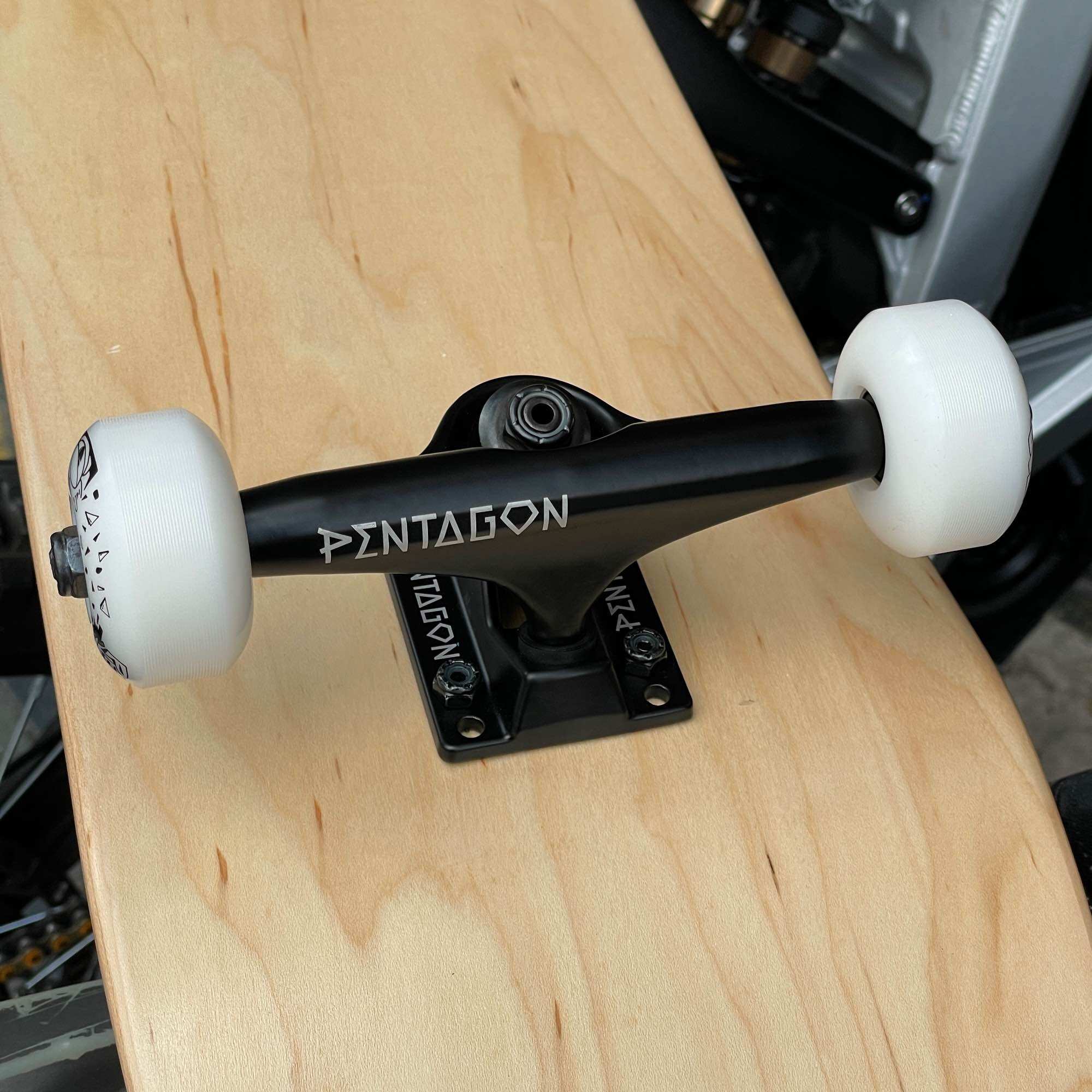 SAIGON SKATESHOP BLANK NATURAL CUSTOM COMPLETE