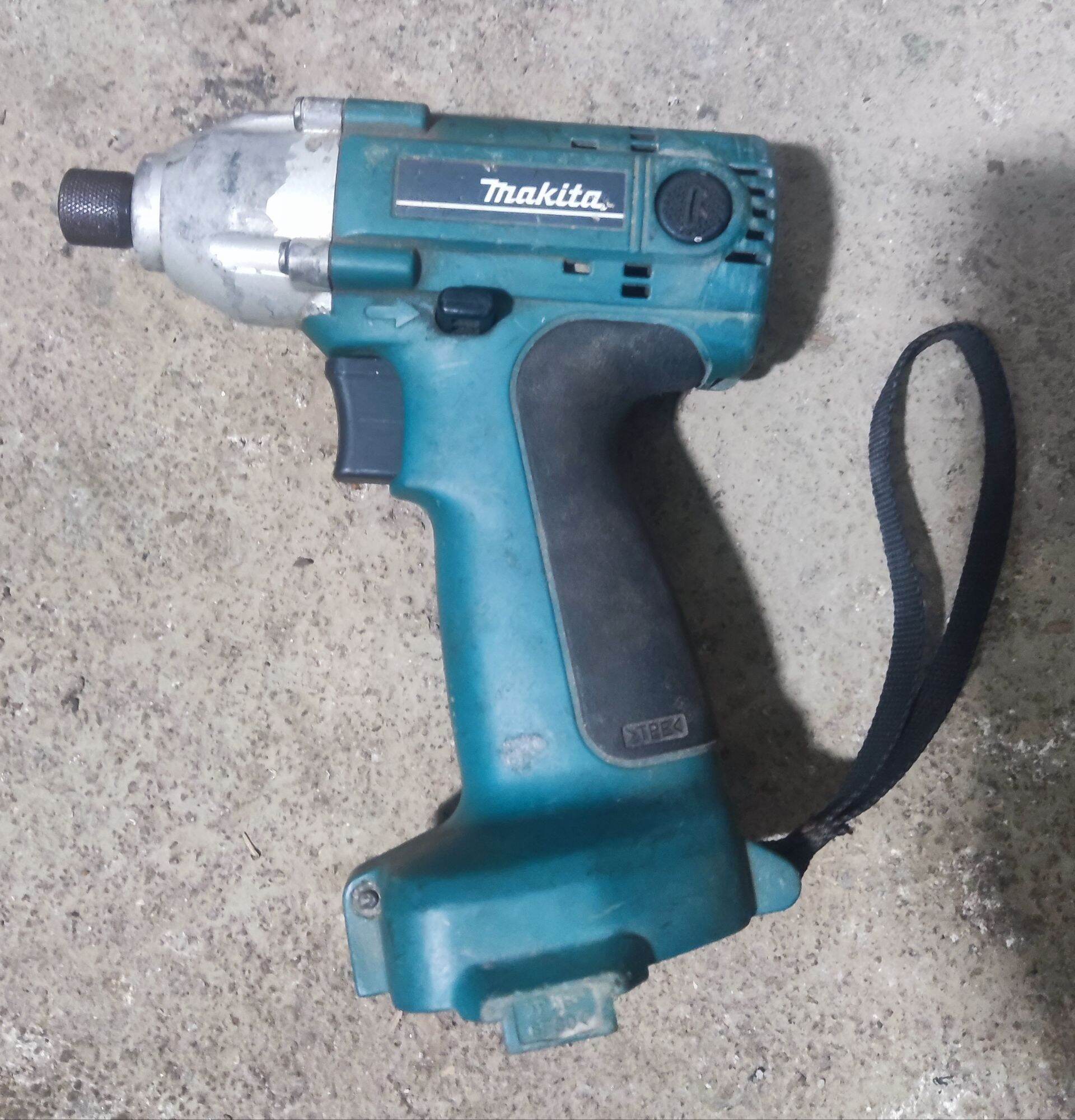 Thanh lý máy bắt vít pin Makita 6916 ,12V full chức năng sản phẩm là thân máy