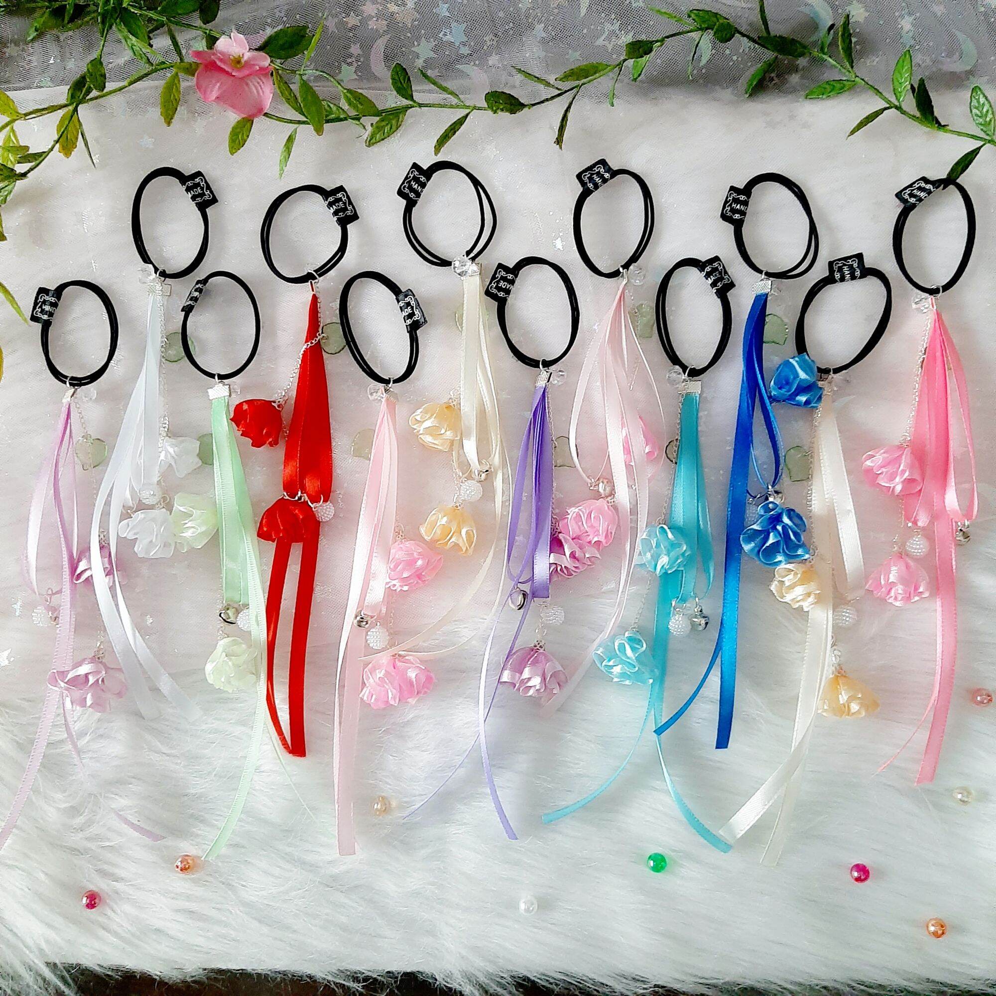 Cột tóc hoa rơi