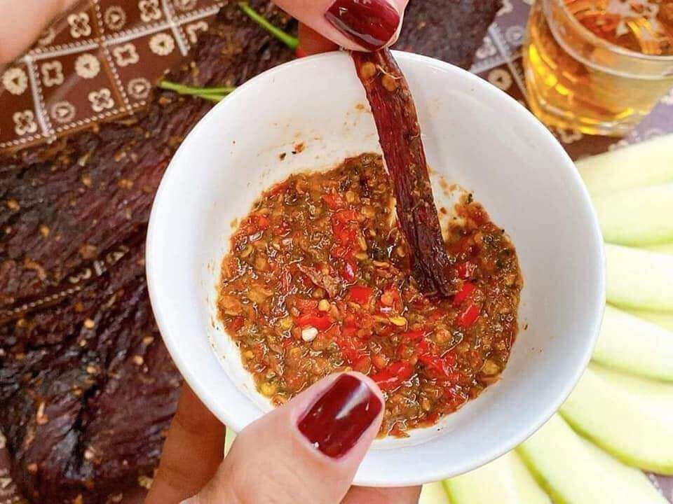 Thịt Lợn Gác Bếp 1Kg Tặng Kèm Chẳm Chéo Chấm