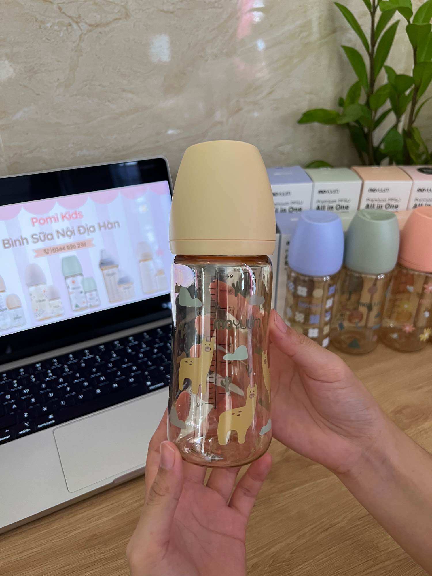 Bình sữa moyuum 170ml 270ml lạc đà chính hãng hàn quốc
