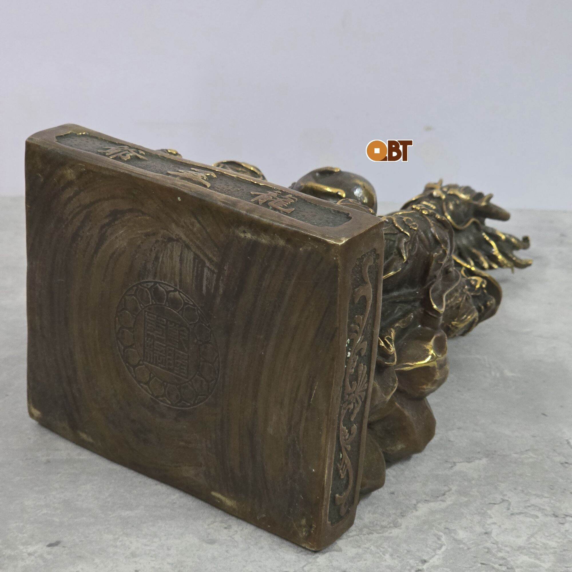 Tượng long vương bằng đồng