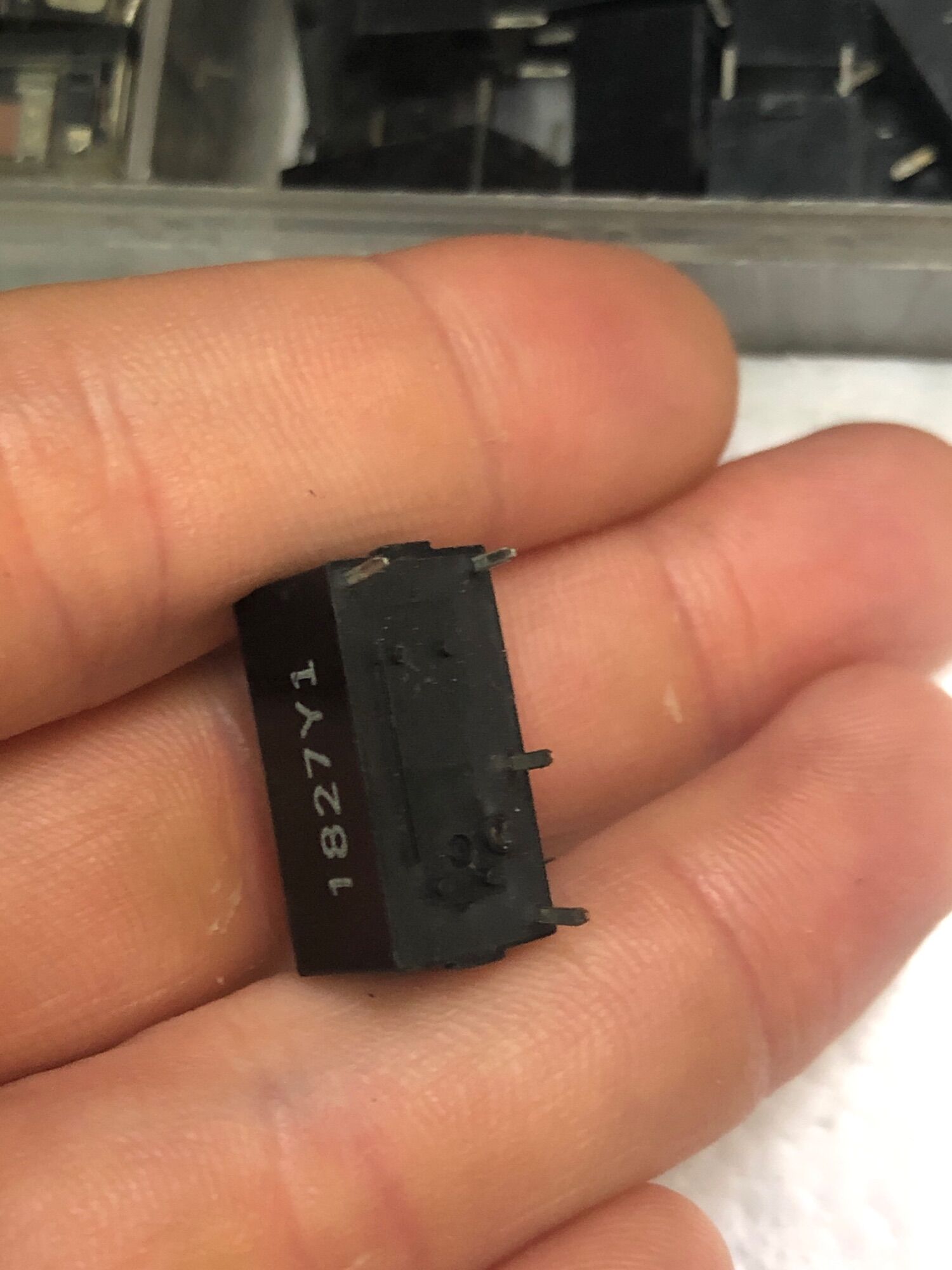 Relay / Rơ le / G6B-1114P / Omron / 24VDC / 5A / 4 Chân