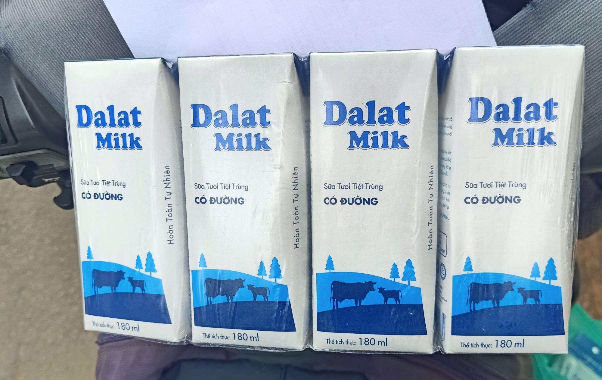 Lốc sữa tươi tiệt trùng Đà Lạt milk 180ml * 4 hộp ( Nguyên chất / Có Đường / Ít Đường )