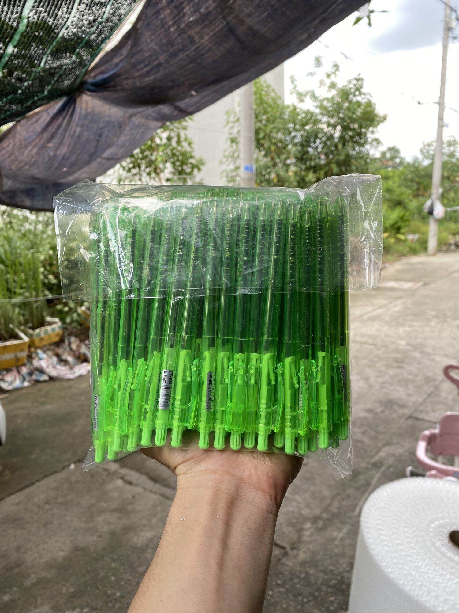 Bút Bi Bịch 100 Cây Xanh Lá Mẫu Mới